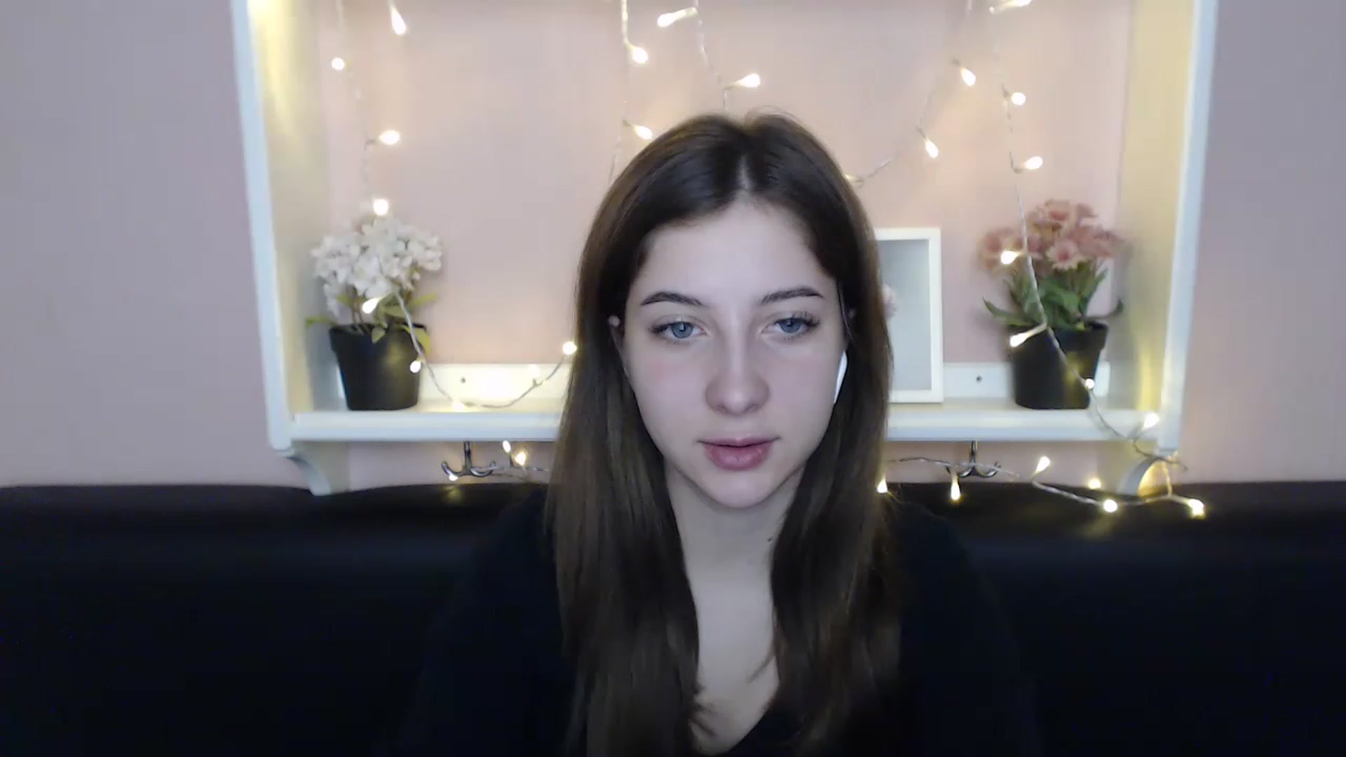 Gallery image thumbnail from Olivia_look's myfreecams stream on, 06/12/2023, 12:35 image 2 of 20