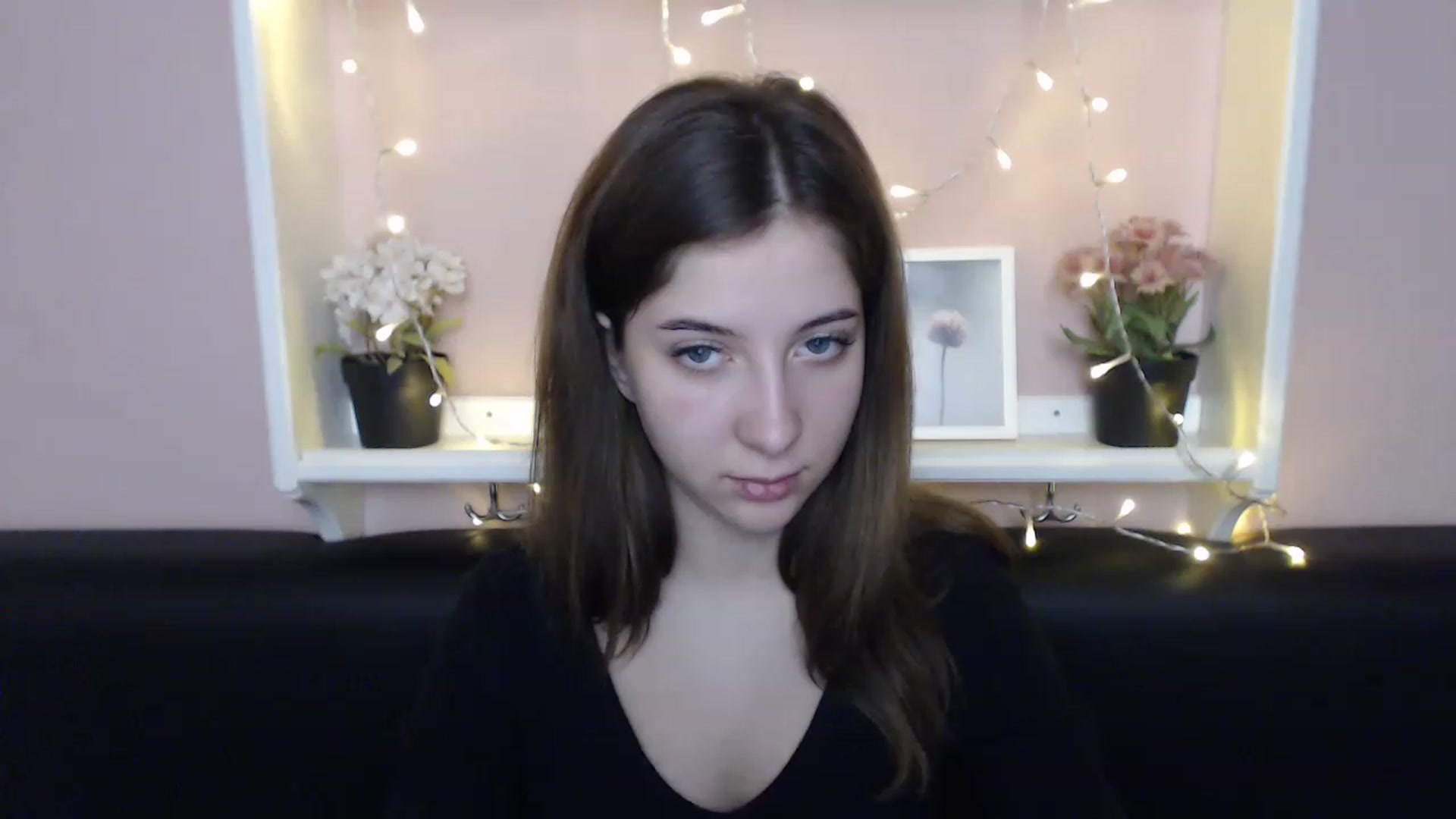 Gallery image thumbnail from Olivia_look's myfreecams stream on, 06/12/2023, 12:35 image 5 of 20
