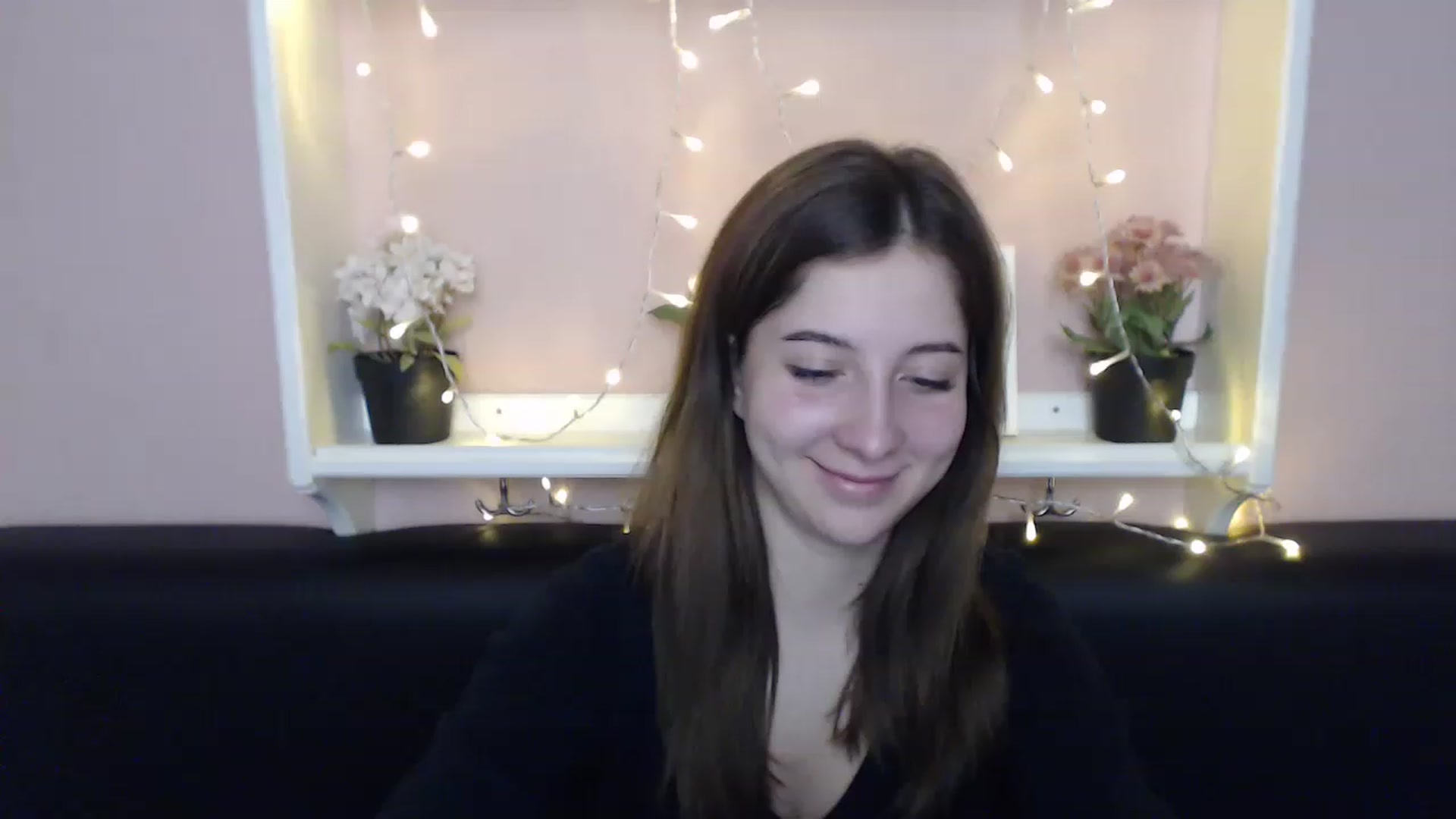 Gallery image thumbnail from Olivia_look's myfreecams stream on, 06/12/2023, 12:35 image 3 of 20