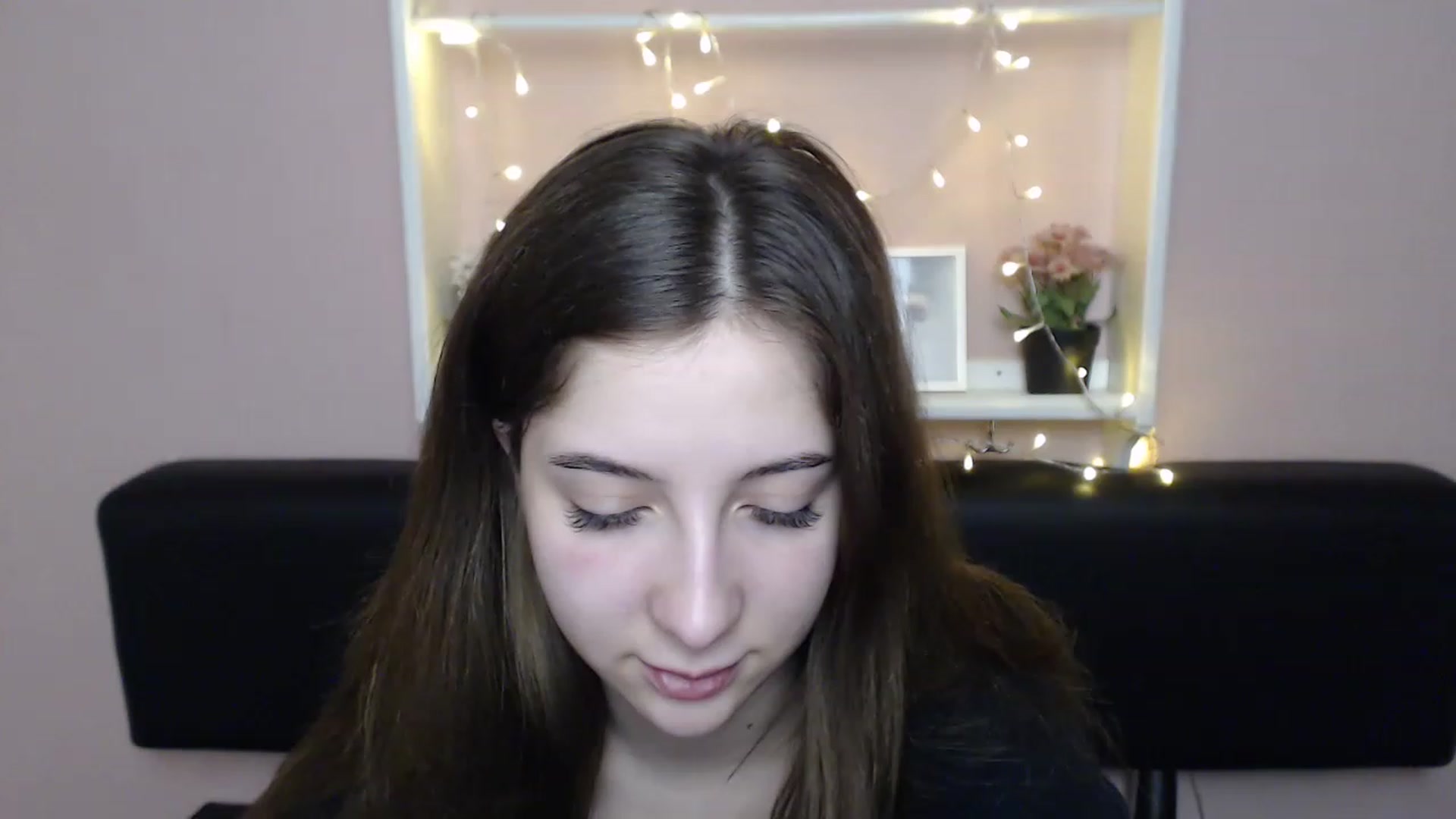 Gallery image thumbnail from Olivia_look's myfreecams stream on, 06/12/2023, 12:35 image 19 of 20