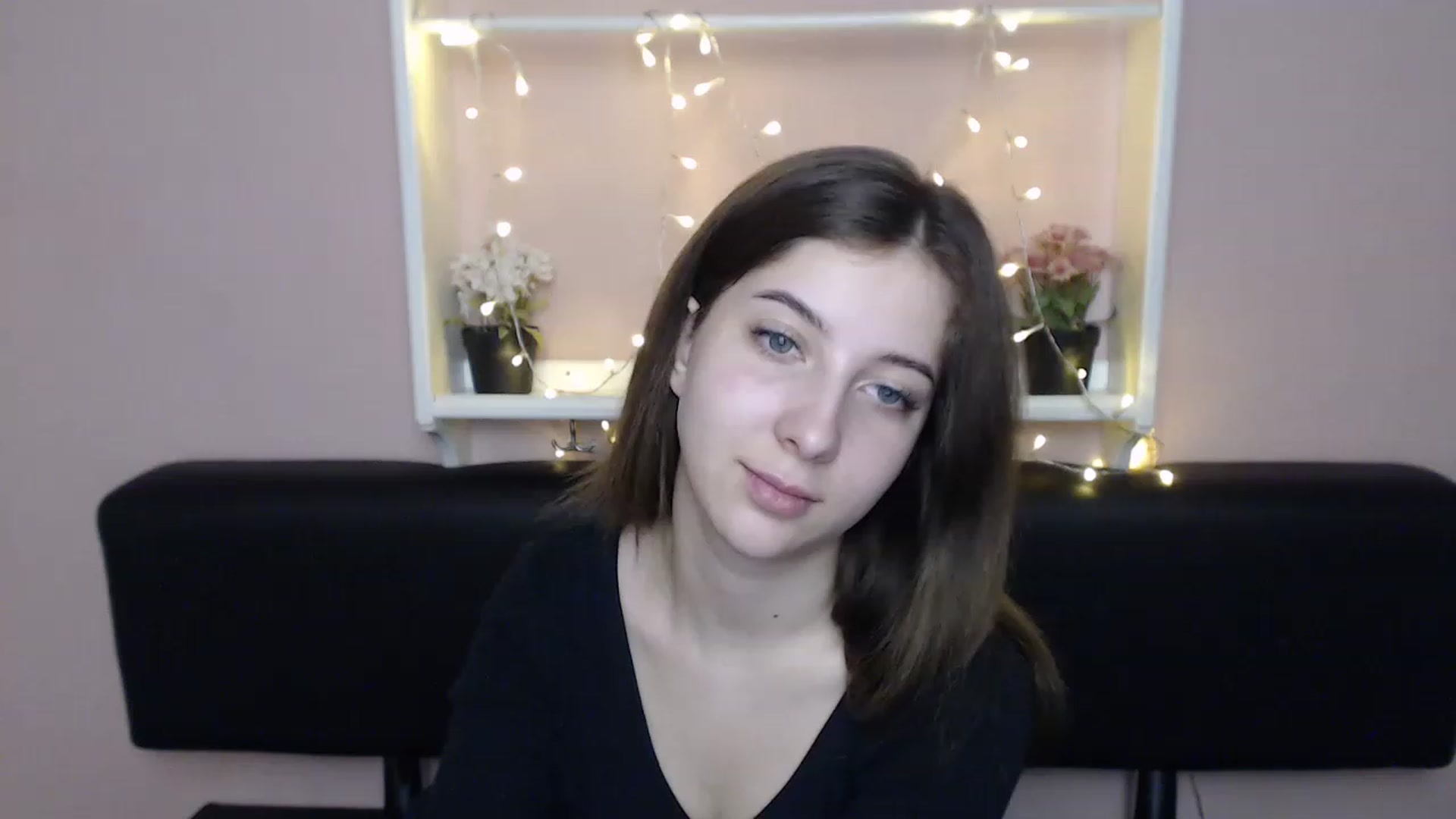 Gallery image thumbnail from Olivia_look's myfreecams stream on, 06/12/2023, 12:35 image 14 of 20