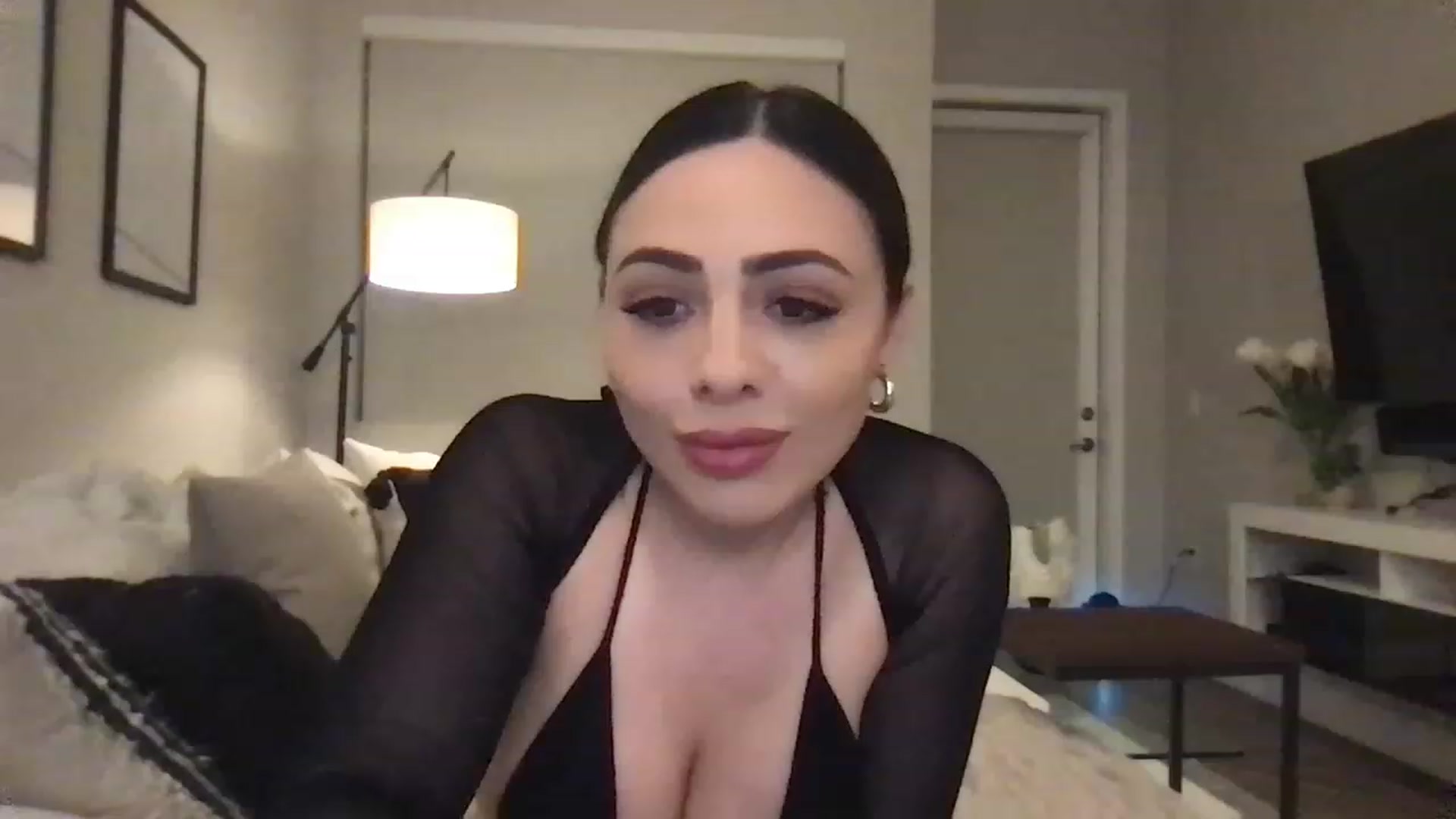 Gallery image thumbnail from Oliviabankss's myfreecams stream on, 01/27/2023, 04:33 image 5 of 20