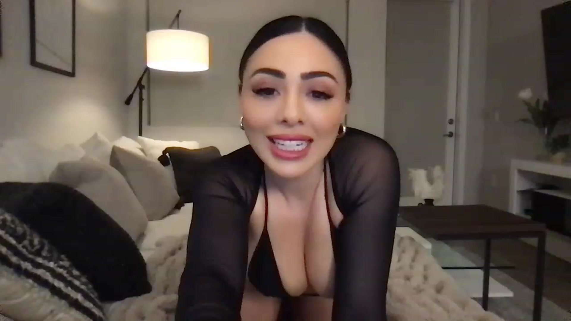 Gallery image thumbnail from Oliviabankss's myfreecams stream on, 01/31/2023, 02:30 image 14 of 20