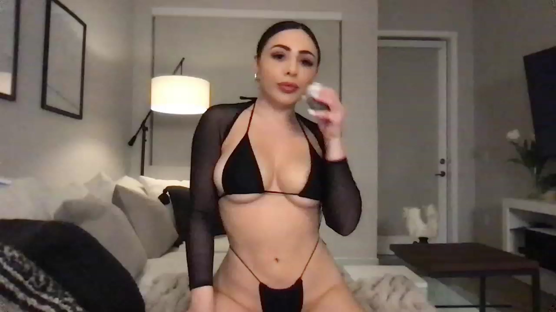 Gallery image thumbnail from Oliviabankss's myfreecams stream on, 01/31/2023, 02:30 image 19 of 20