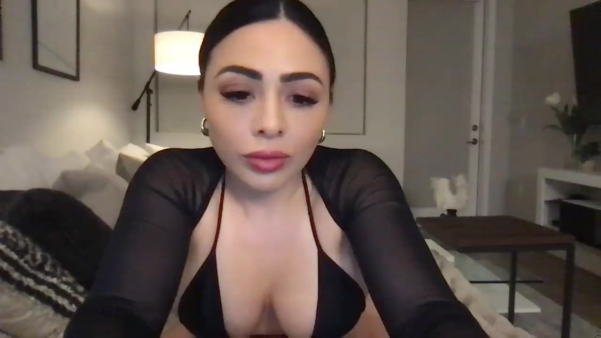 Gallery image thumbnail from Oliviabankss's myfreecams stream on, 01/31/2023, 02:30 image 11 of 20