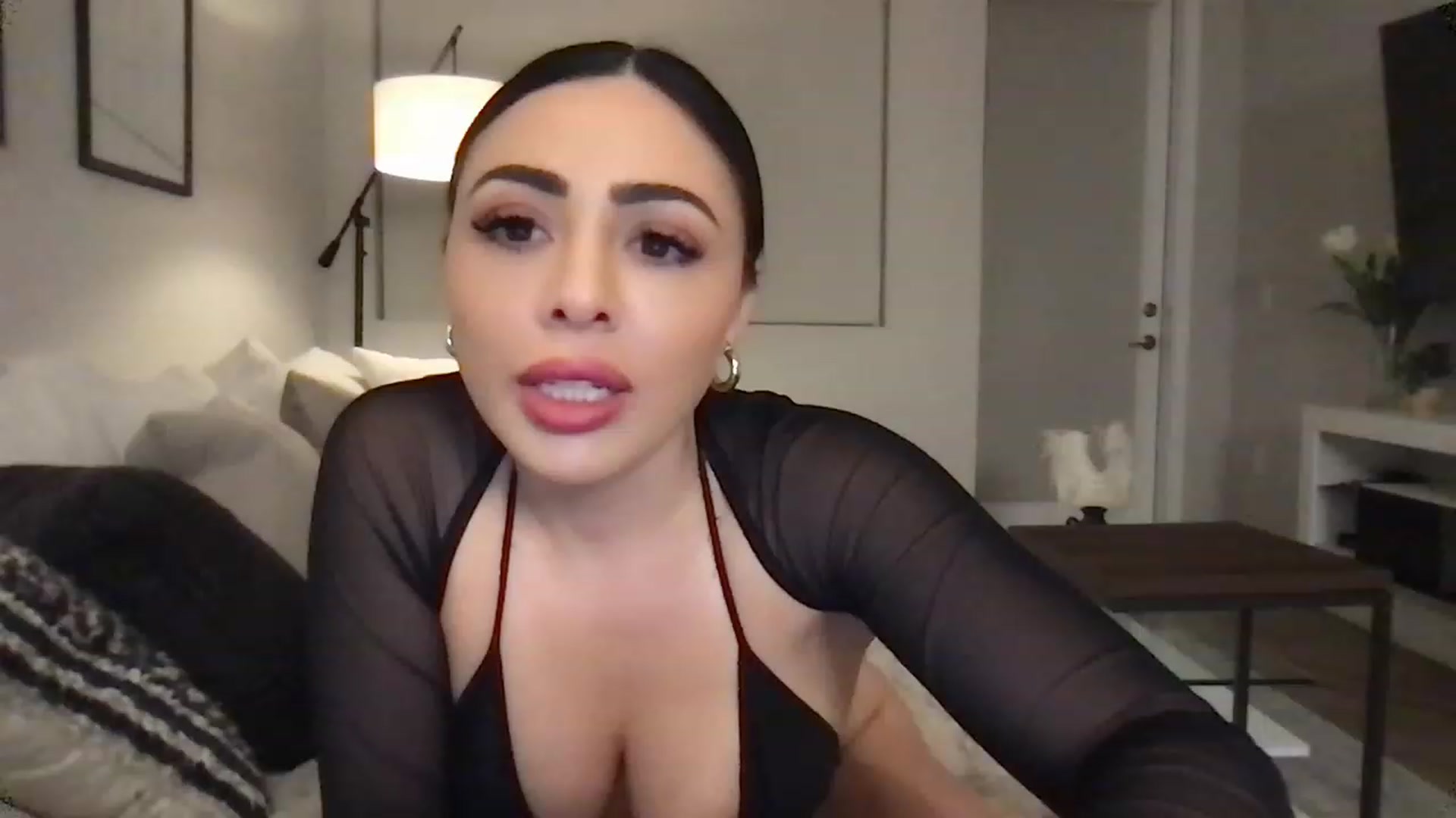 Gallery image thumbnail from Oliviabankss's myfreecams stream on, 01/31/2023, 02:30 image 16 of 20