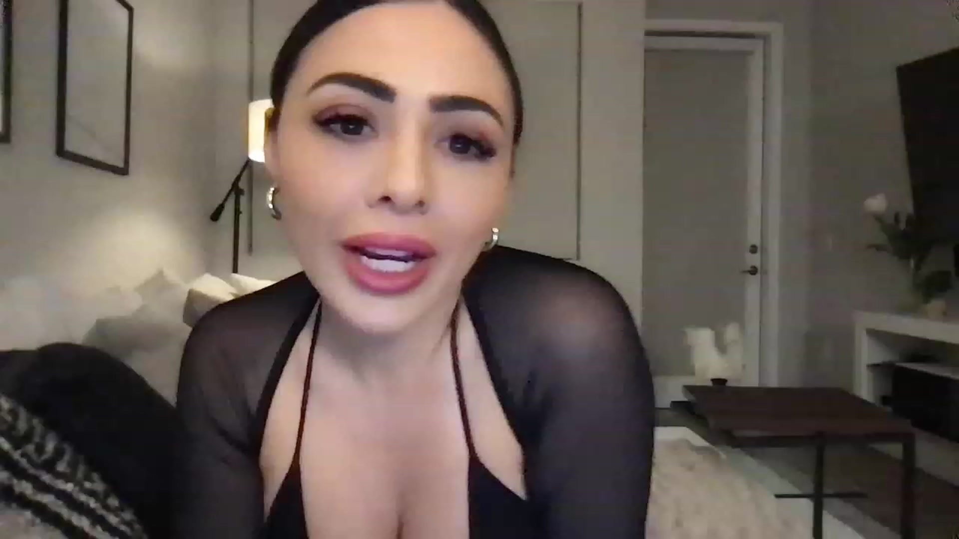 Gallery image thumbnail from Oliviabankss's myfreecams stream on, 01/31/2023, 02:30 image 1 of 20