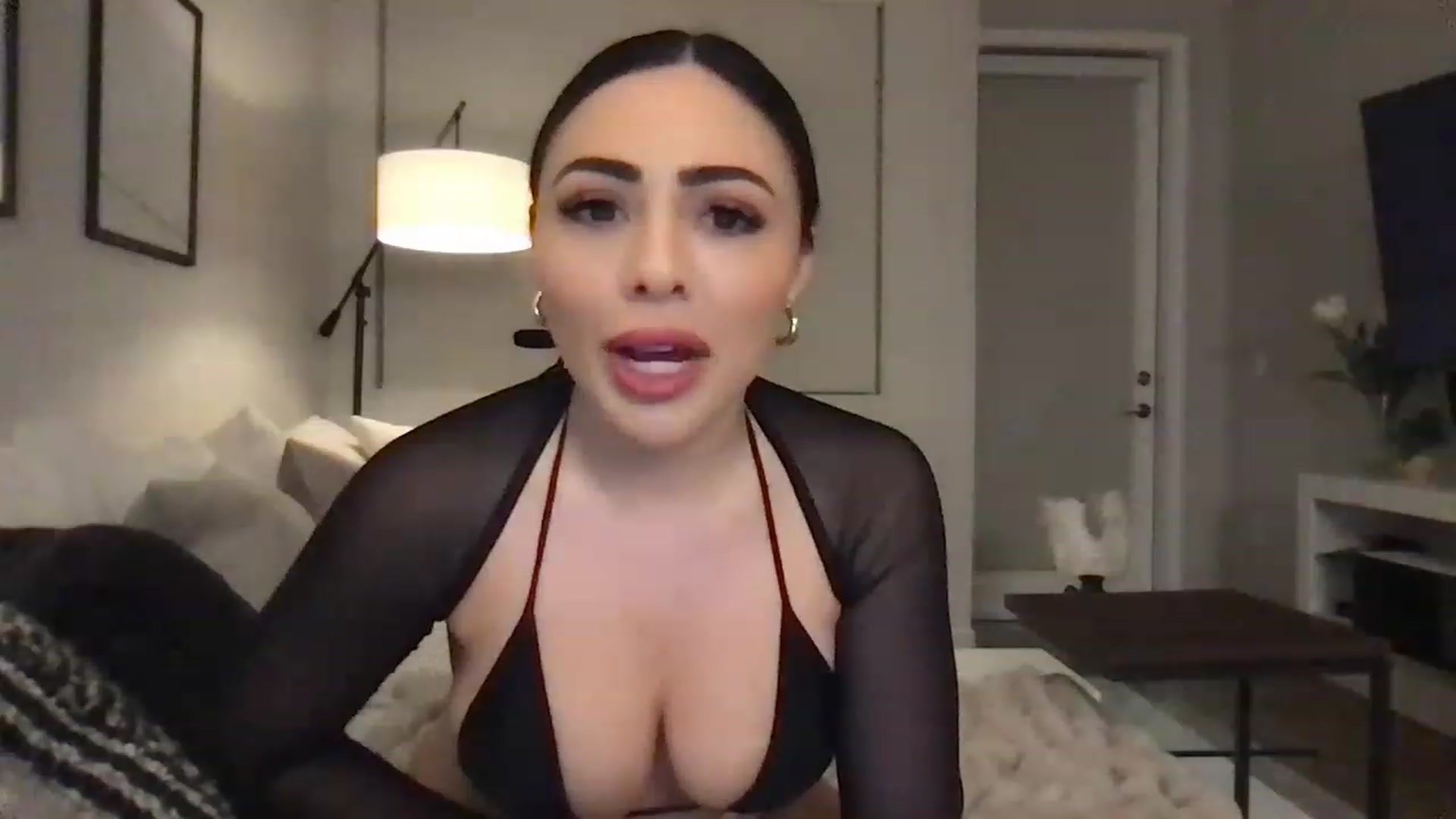 Gallery image thumbnail from Oliviabankss's myfreecams stream on, 01/31/2023, 02:30 image 5 of 20