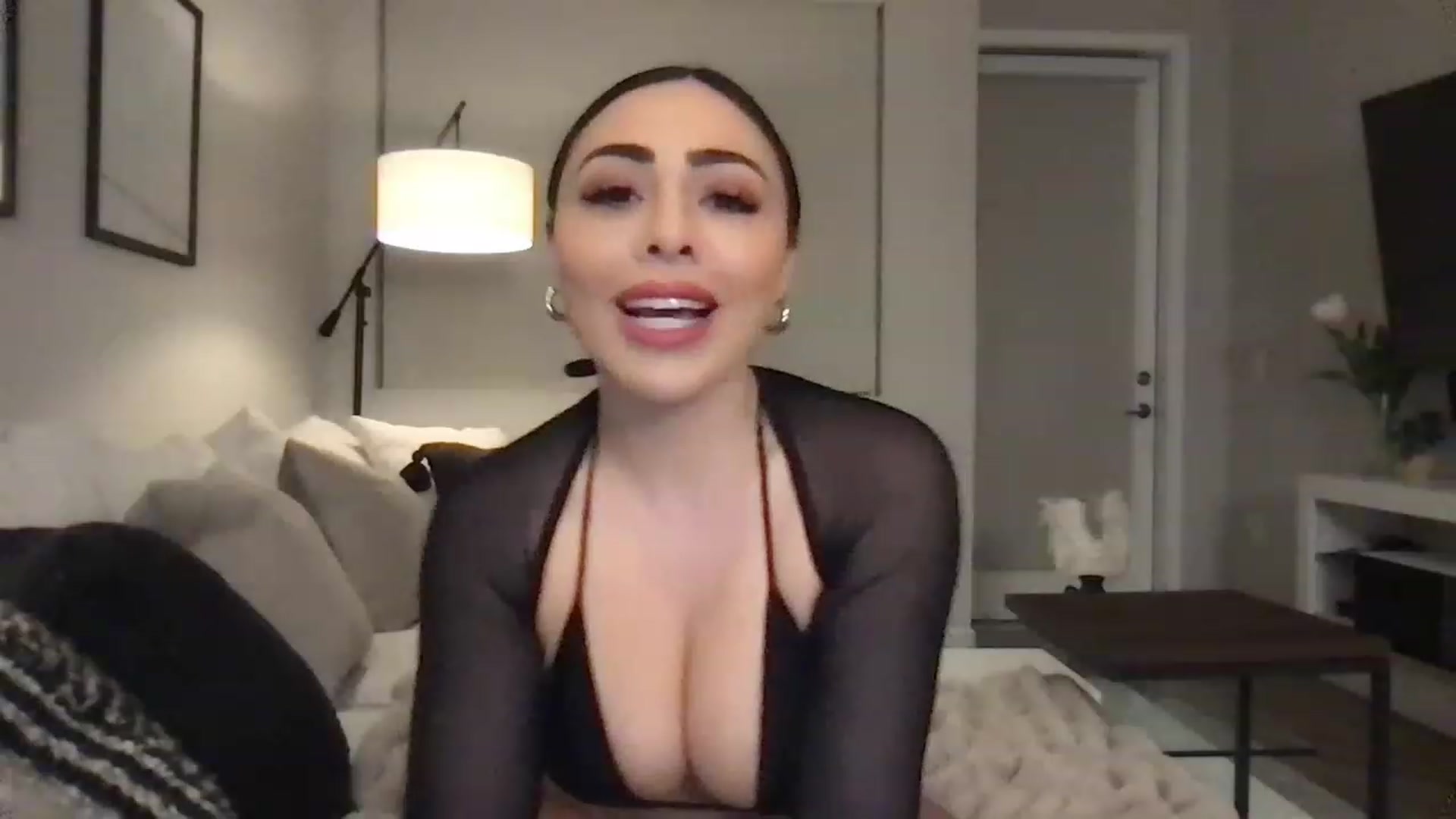 Gallery image thumbnail from Oliviabankss's myfreecams stream on, 01/31/2023, 02:30 image 7 of 20