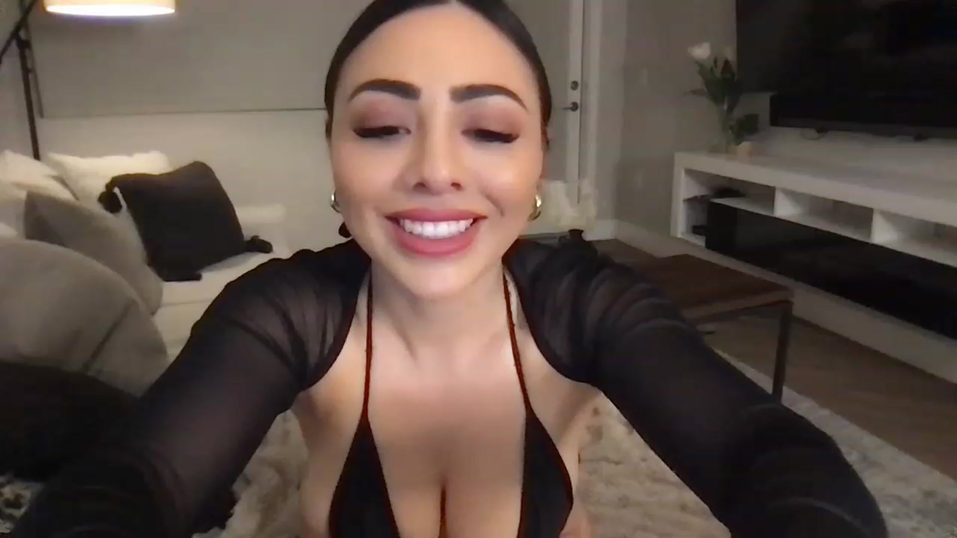Gallery image thumbnail from Oliviabankss's myfreecams stream on, 01/31/2023, 03:53 image 15 of 20