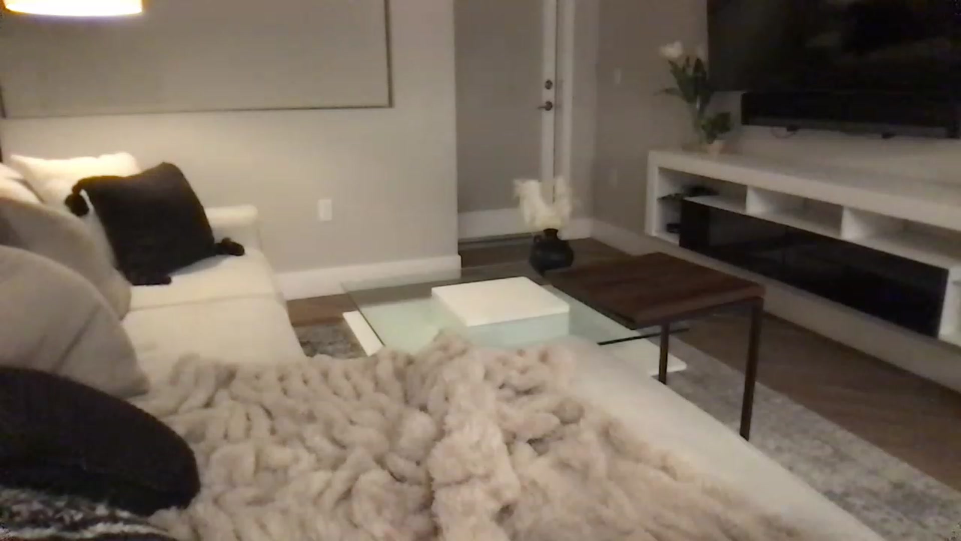 Gallery image thumbnail from Oliviabankss's myfreecams stream on, 01/31/2023, 03:53 image 19 of 20