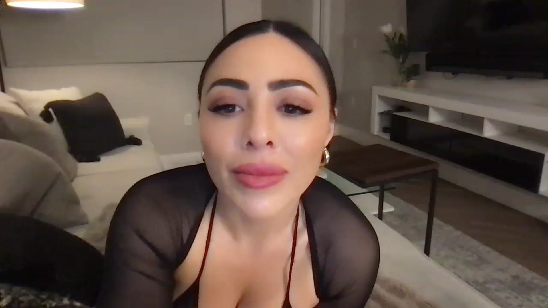 Gallery image thumbnail from Oliviabankss's myfreecams stream on, 01/31/2023, 03:53 image 18 of 20
