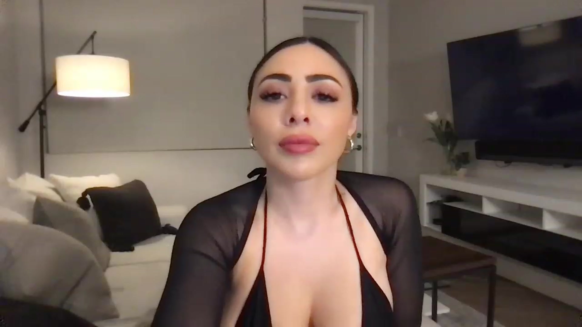 Gallery image thumbnail from Oliviabankss's myfreecams stream on, 01/31/2023, 03:53 image 13 of 20