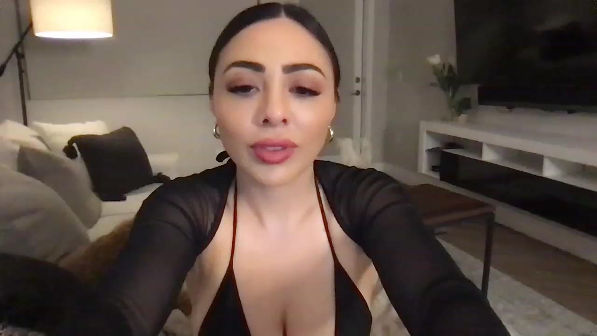 Gallery image thumbnail from Oliviabankss's myfreecams stream on, 01/31/2023, 03:53 image 12 of 20