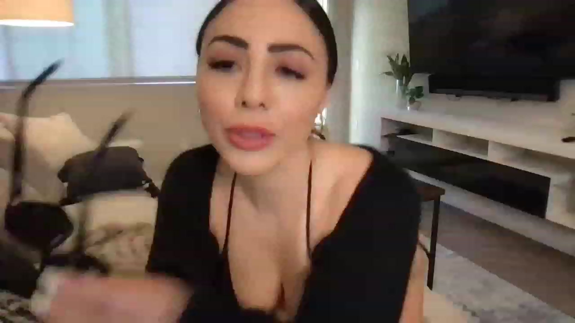 Gallery image thumbnail from Oliviabankss's myfreecams stream on, 01/31/2023, 22:29 image 10 of 20
