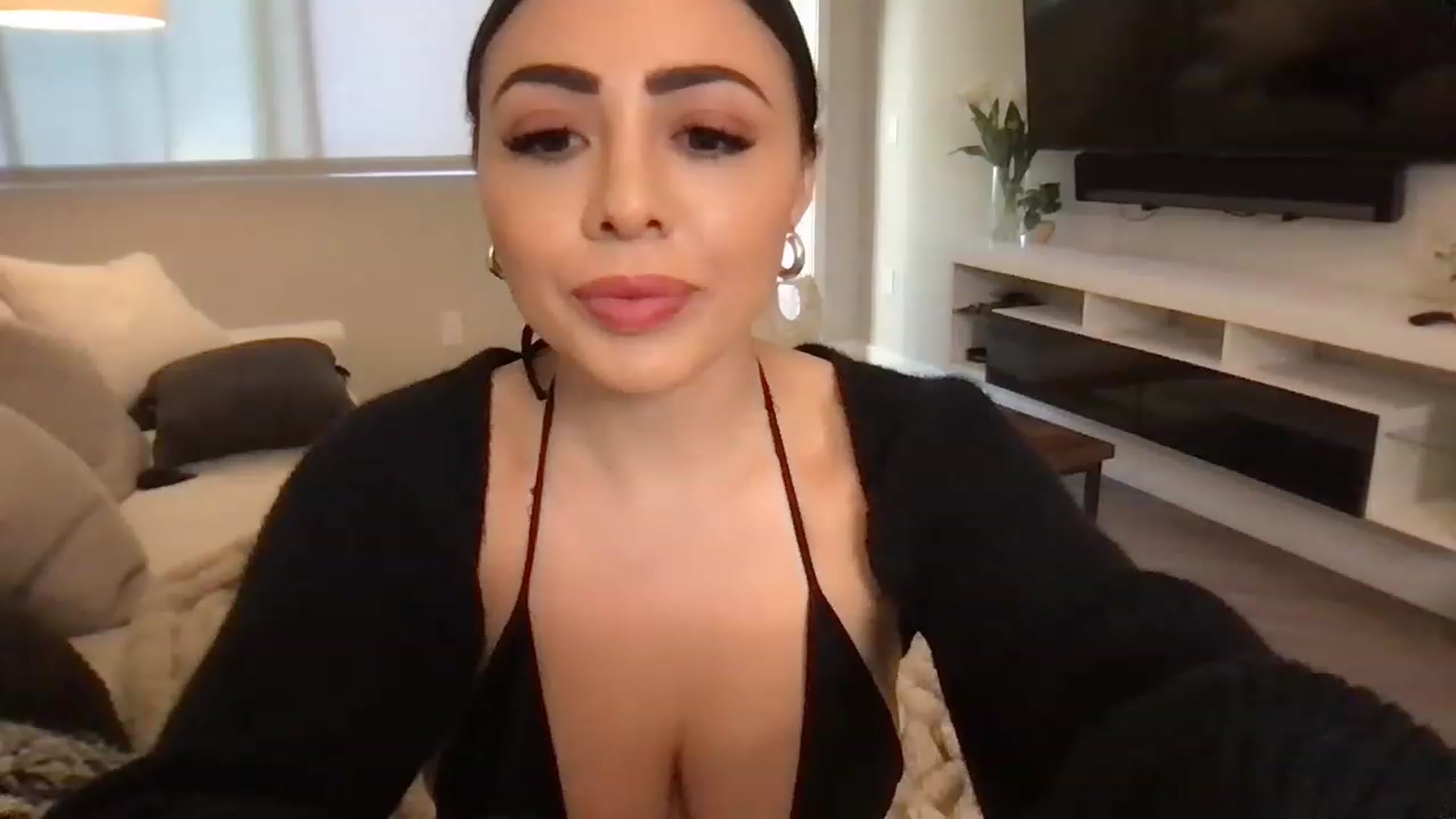 Gallery image thumbnail from Oliviabankss's myfreecams stream on, 01/31/2023, 22:29 image 20 of 20