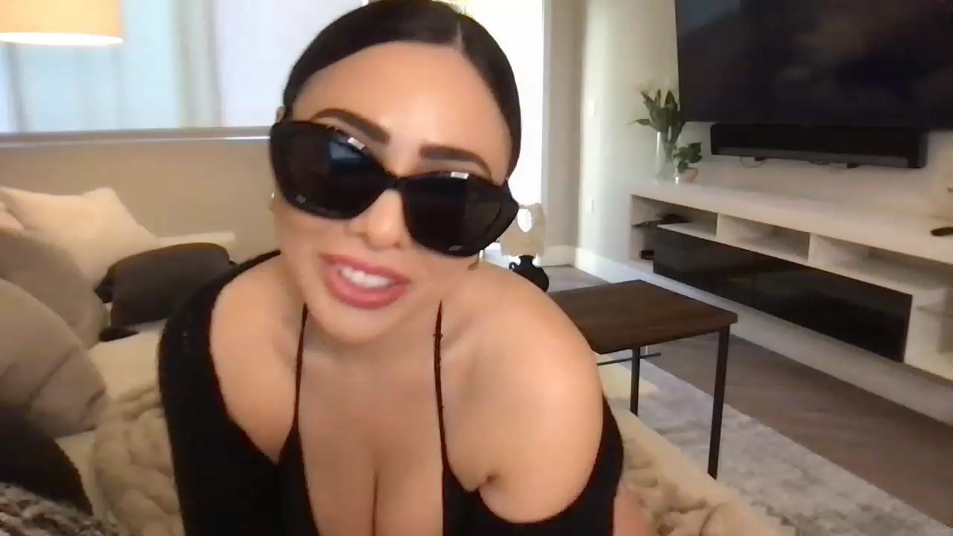 Gallery image thumbnail from Oliviabankss's myfreecams stream on, 01/31/2023, 22:29 image 8 of 20