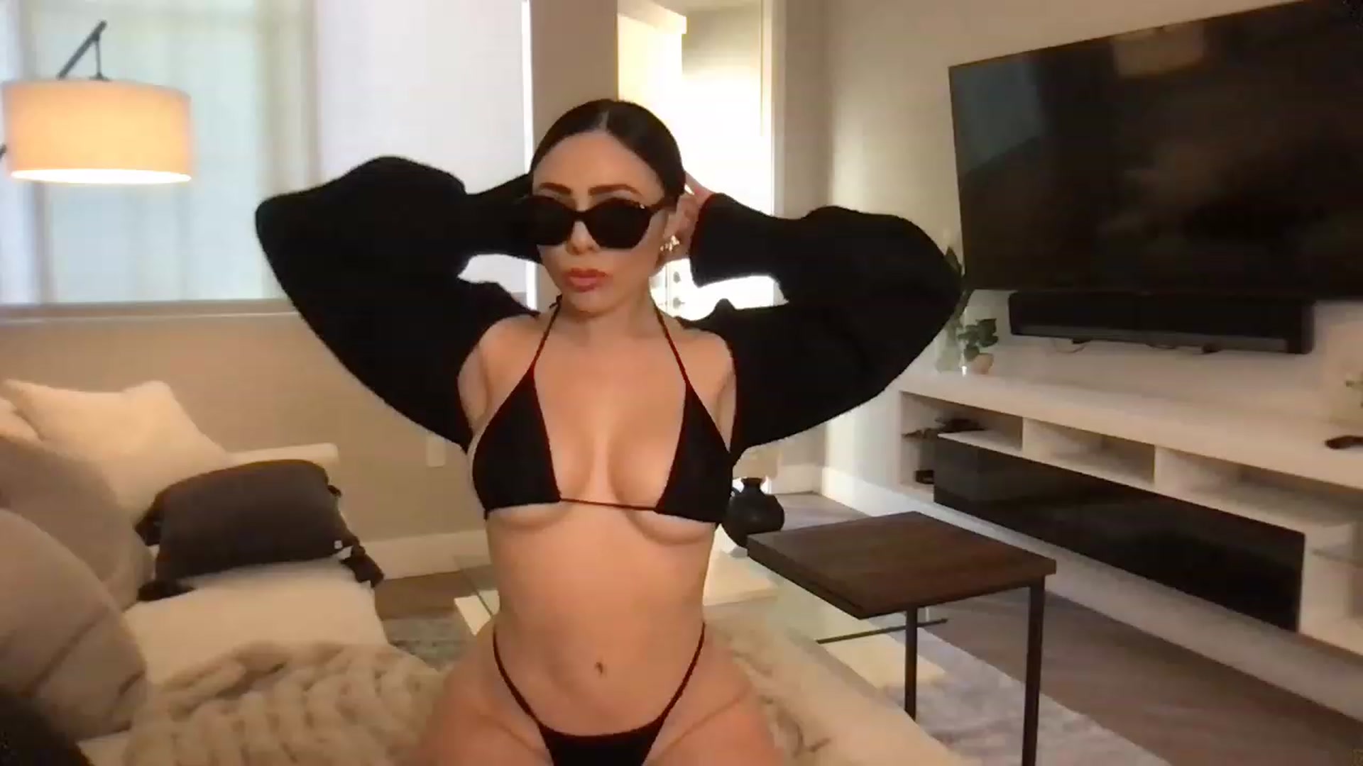 Gallery image thumbnail from Oliviabankss's myfreecams stream on, 01/31/2023, 22:29 image 15 of 20