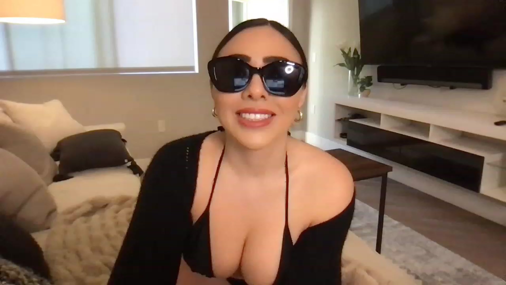 Gallery image thumbnail from Oliviabankss's myfreecams stream on, 01/31/2023, 22:29 image 4 of 20