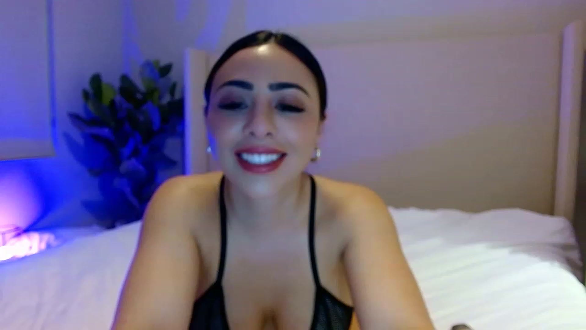 Gallery image thumbnail from Oliviabankss's myfreecams stream on, 02/03/2023, 08:05 image 14 of 20