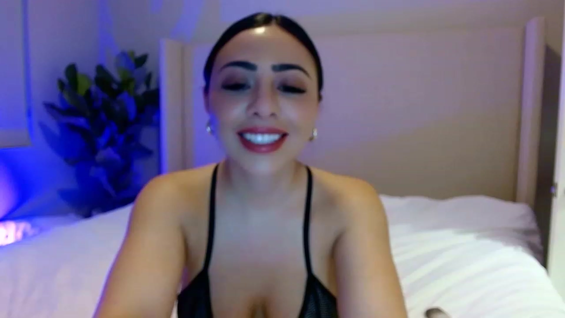 Gallery image thumbnail from Oliviabankss's myfreecams stream on, 02/03/2023, 08:05 image 8 of 20
