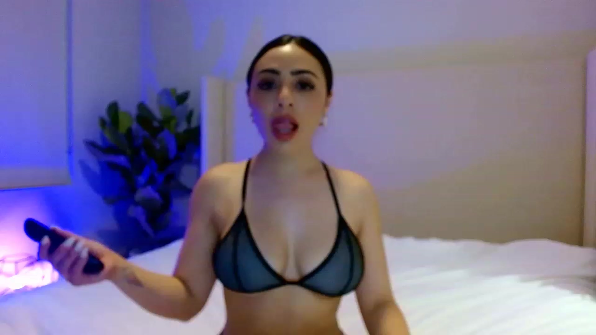 Gallery image thumbnail from Oliviabankss's myfreecams stream on, 02/03/2023, 08:22 image 1 of 20