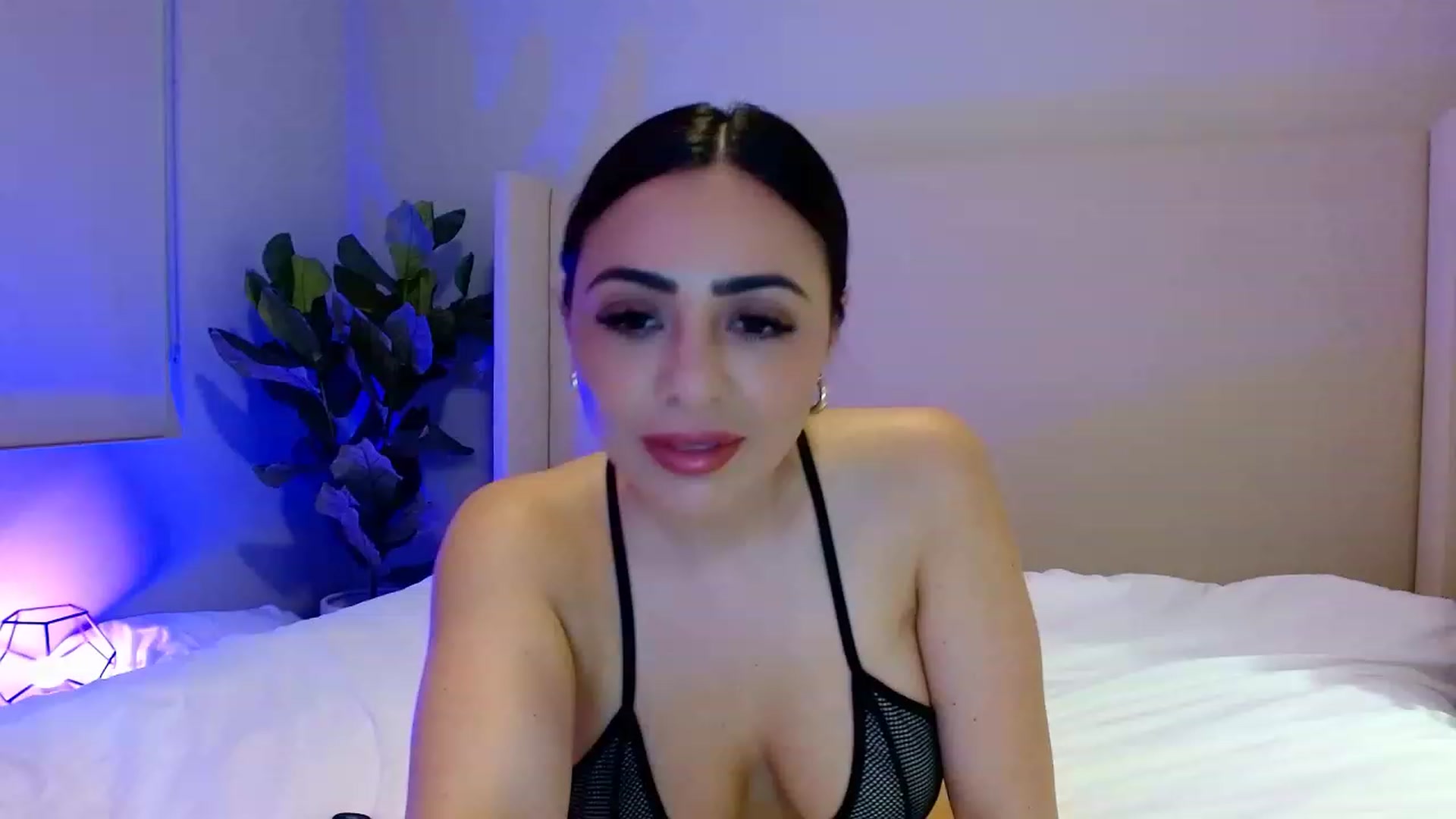 Gallery image thumbnail from Oliviabankss's myfreecams stream on, 02/03/2023, 08:22 image 18 of 20