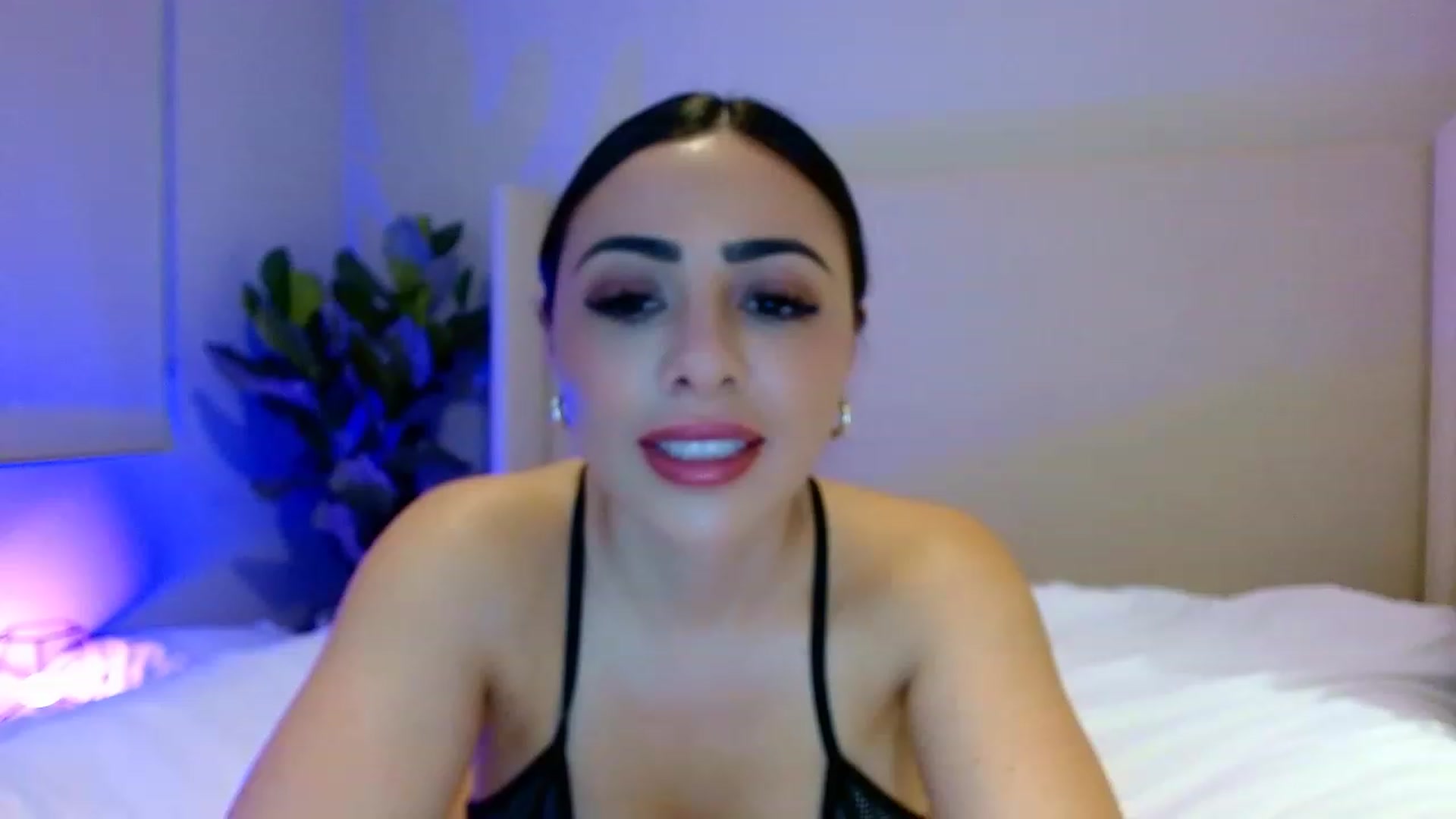Gallery image thumbnail from Oliviabankss's myfreecams stream on, 02/03/2023, 08:22 image 2 of 20
