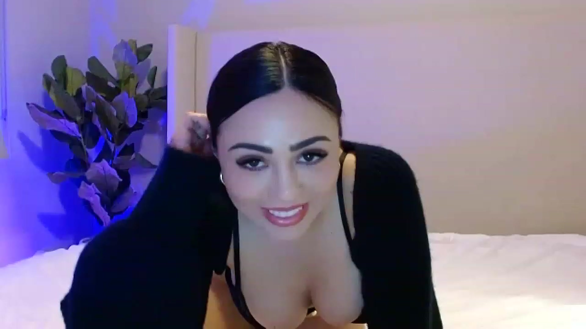 Gallery image thumbnail from Oliviabankss's myfreecams stream on, 02/04/2023, 07:45 image 14 of 20