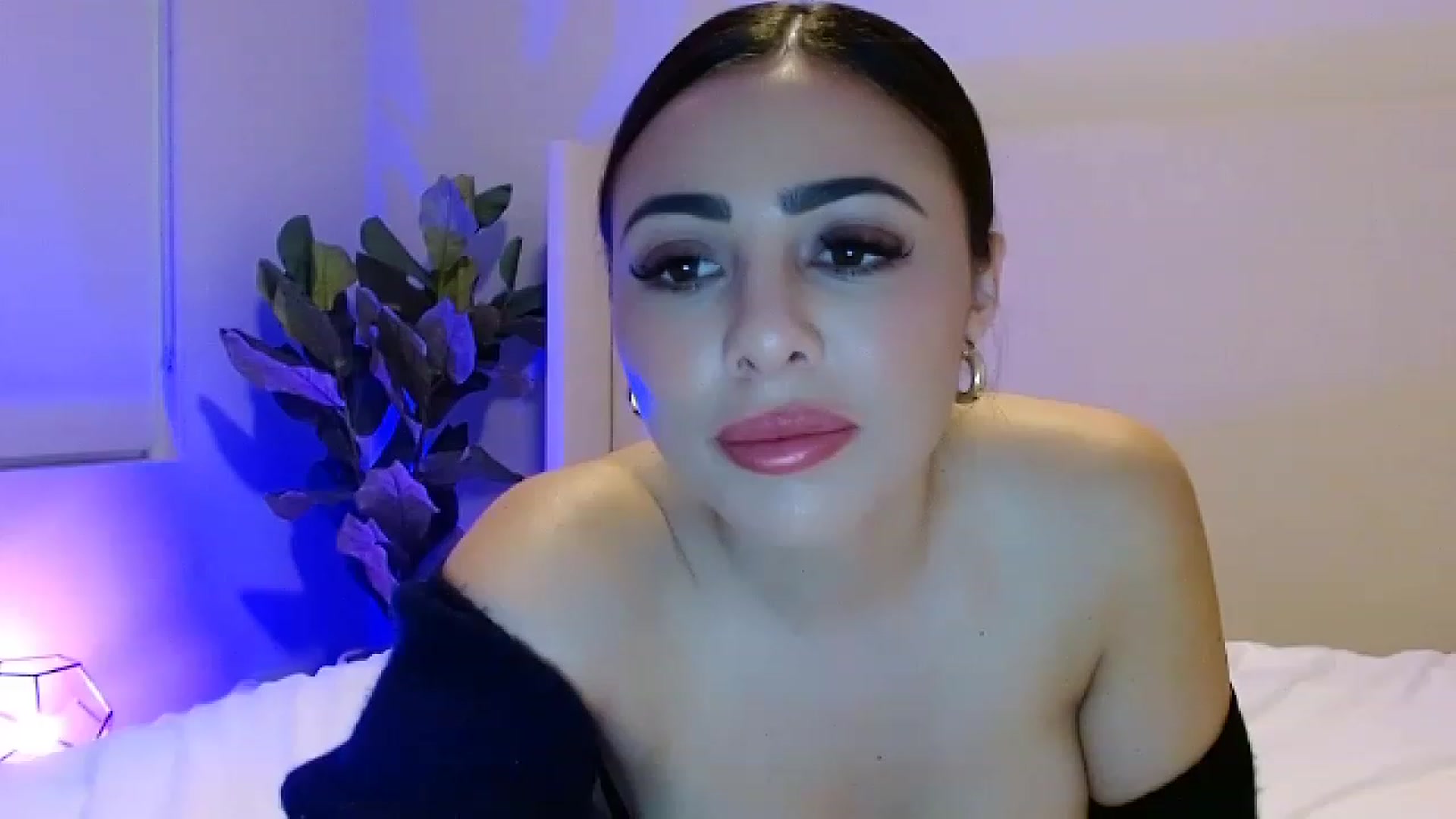 Gallery image thumbnail from Oliviabankss's myfreecams stream on, 02/04/2023, 09:35 image 3 of 20