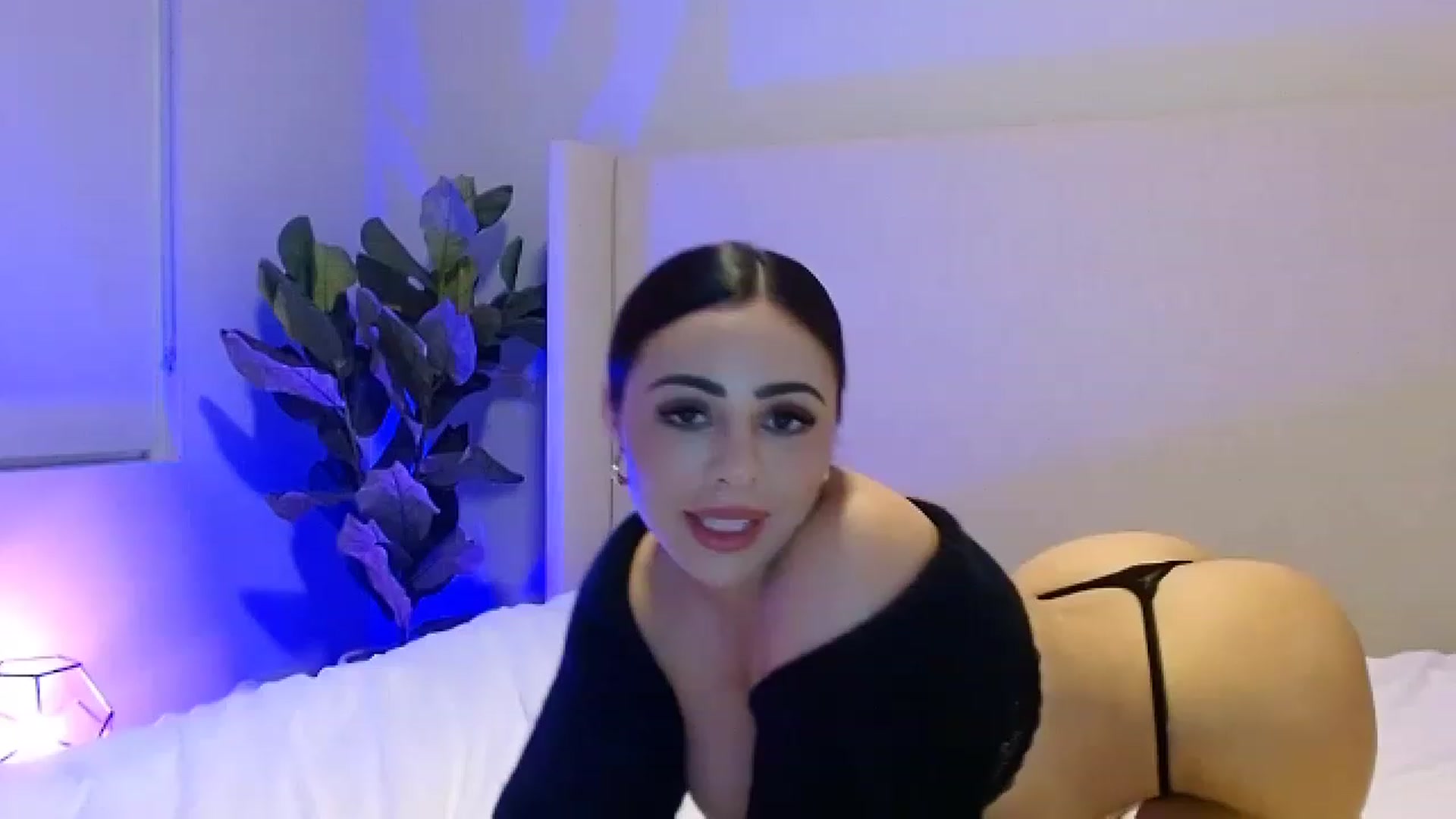 Gallery image thumbnail from Oliviabankss's myfreecams stream on, 02/04/2023, 09:35 image 5 of 20