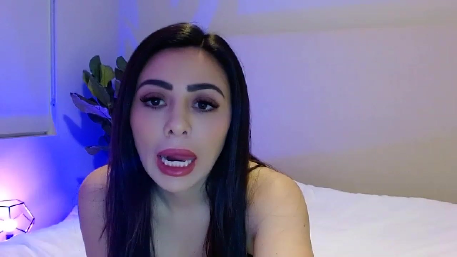 Gallery image thumbnail from Oliviabankss's myfreecams stream on, 02/05/2023, 06:20 image 4 of 20