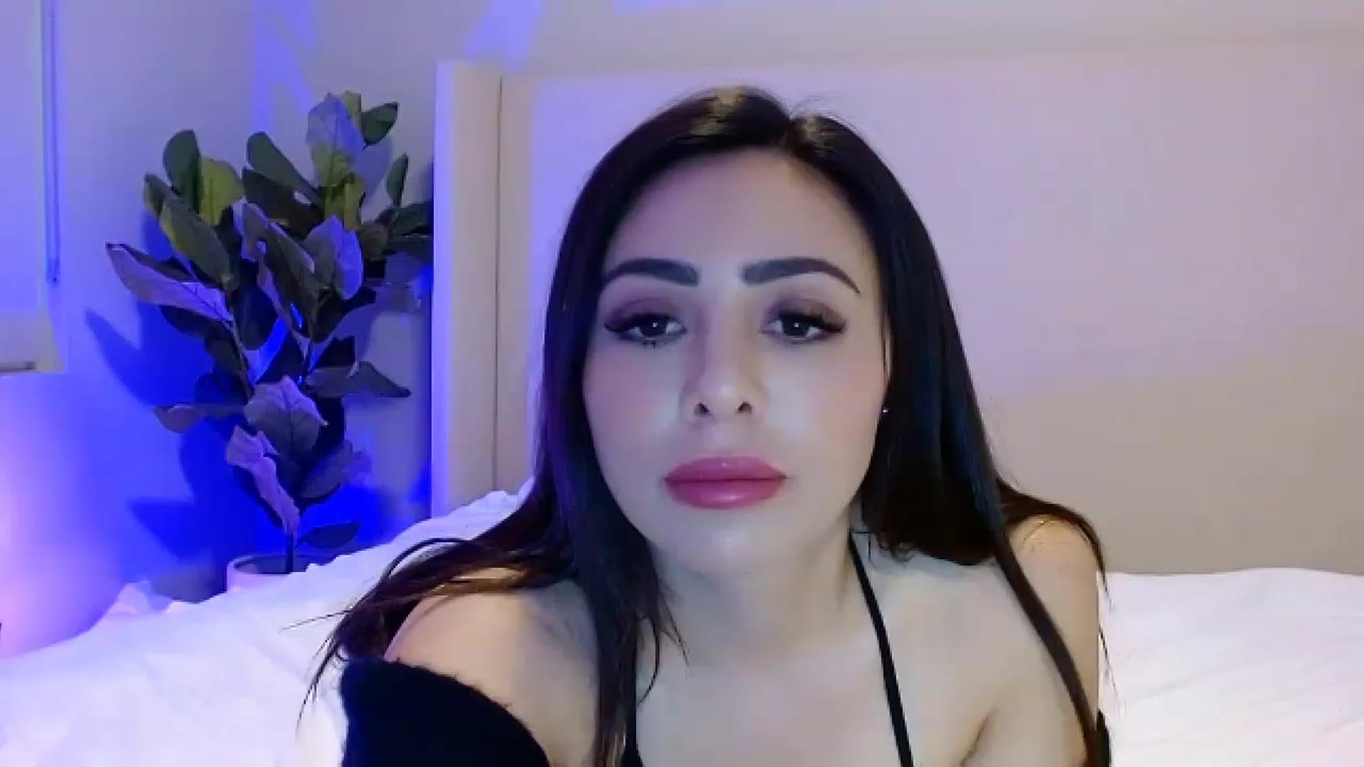 Gallery image thumbnail from Oliviabankss's myfreecams stream on, 02/05/2023, 08:06 image 8 of 20