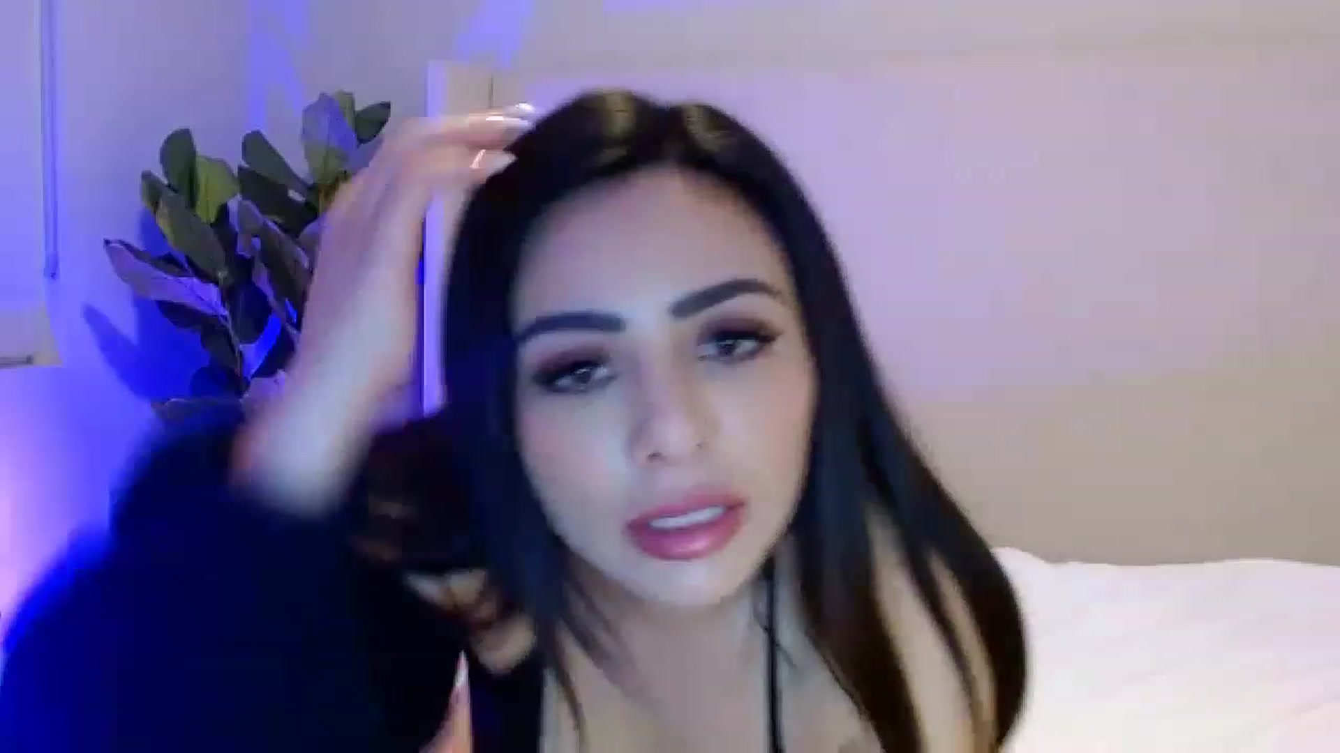 Gallery image thumbnail from Oliviabankss's myfreecams stream on, 02/05/2023, 08:06 image 7 of 20