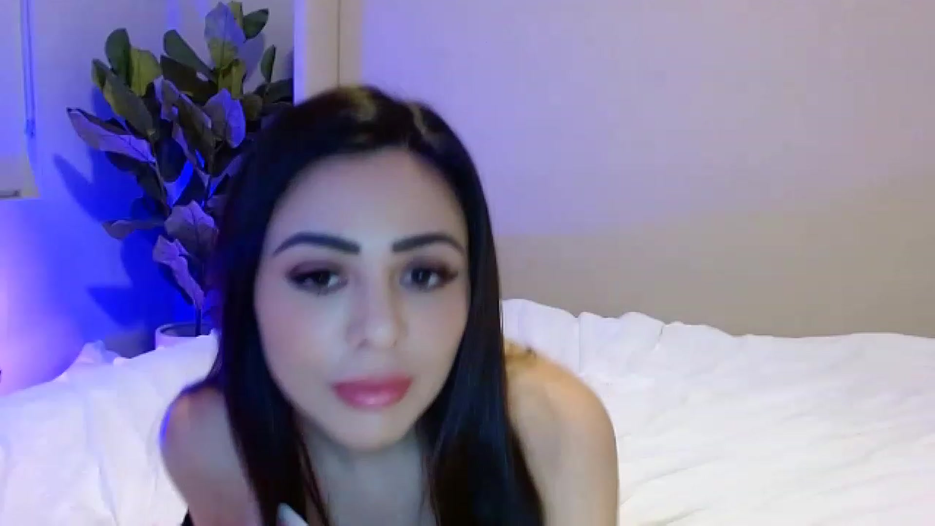 Gallery image thumbnail from Oliviabankss's myfreecams stream on, 02/05/2023, 08:06 image 2 of 20