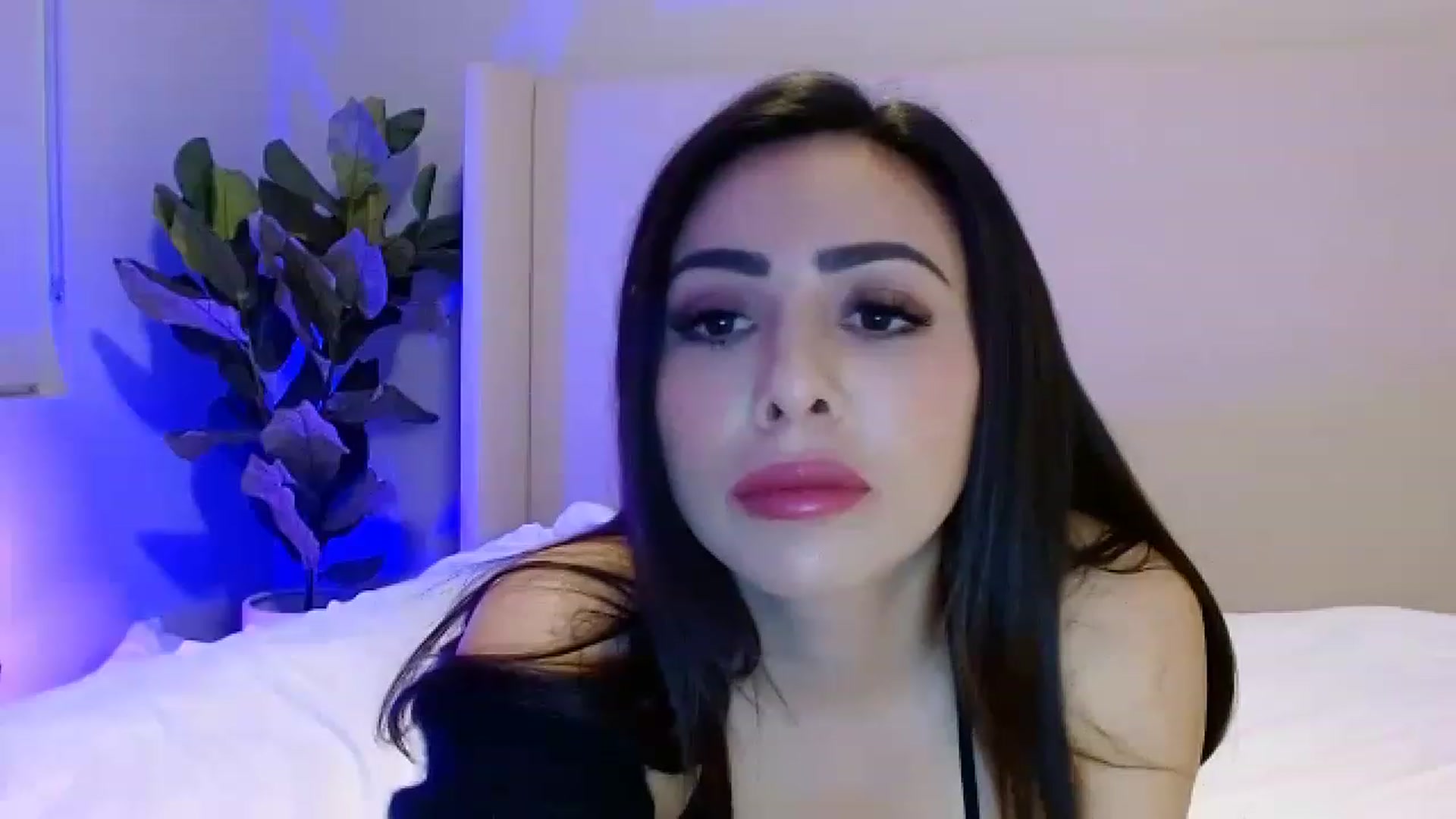Gallery image thumbnail from Oliviabankss's myfreecams stream on, 02/05/2023, 08:06 image 9 of 20