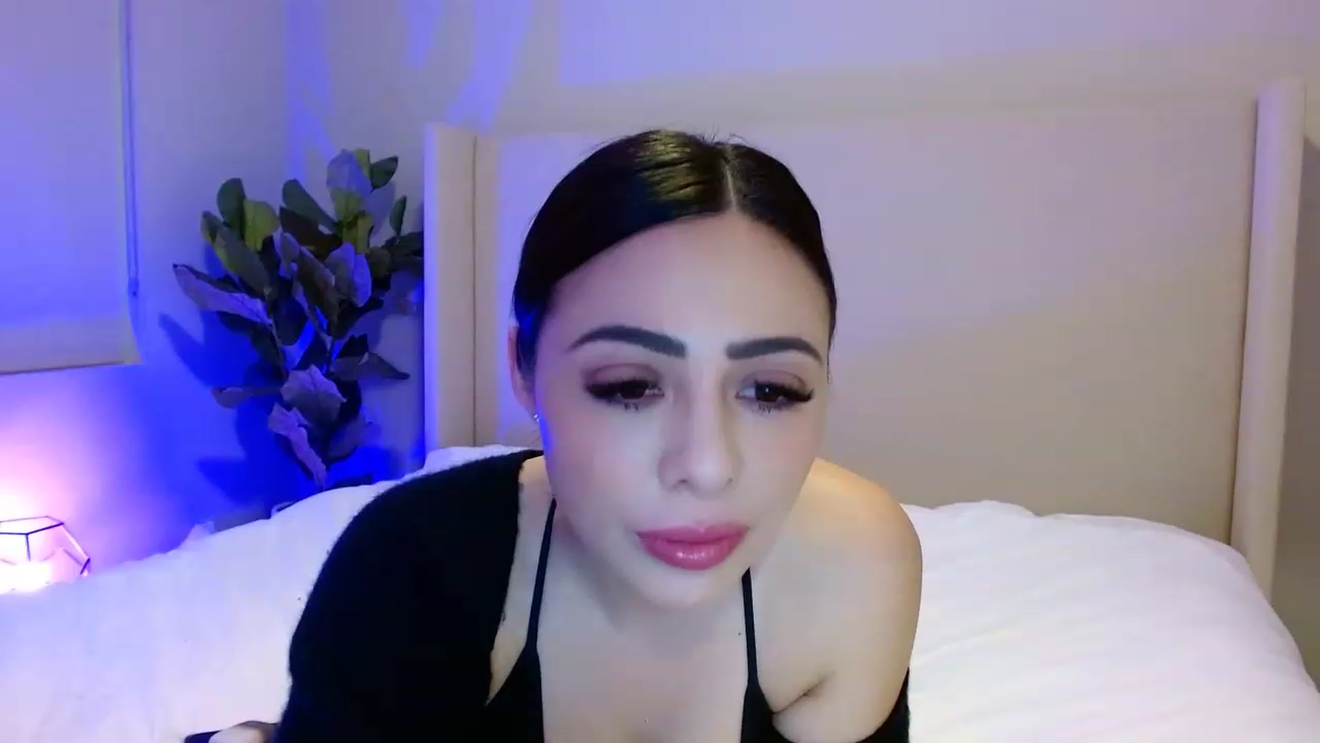 Gallery image thumbnail from Oliviabankss's myfreecams stream on, 02/07/2023, 09:02 image 18 of 20