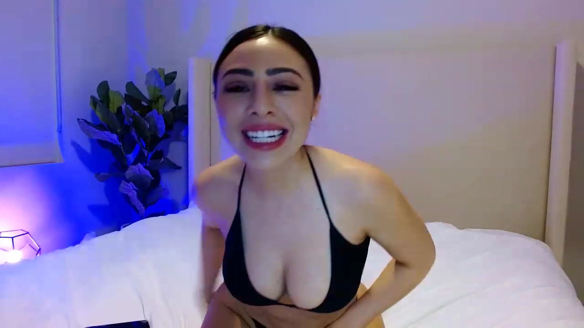 Gallery image thumbnail from Oliviabankss's myfreecams stream on, 02/07/2023, 09:02 image 4 of 20