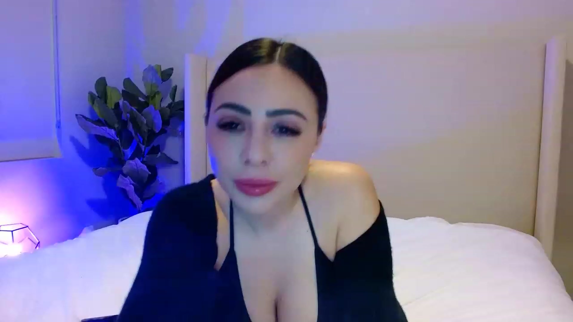 Gallery image thumbnail from Oliviabankss's myfreecams stream on, 02/07/2023, 09:02 image 10 of 20