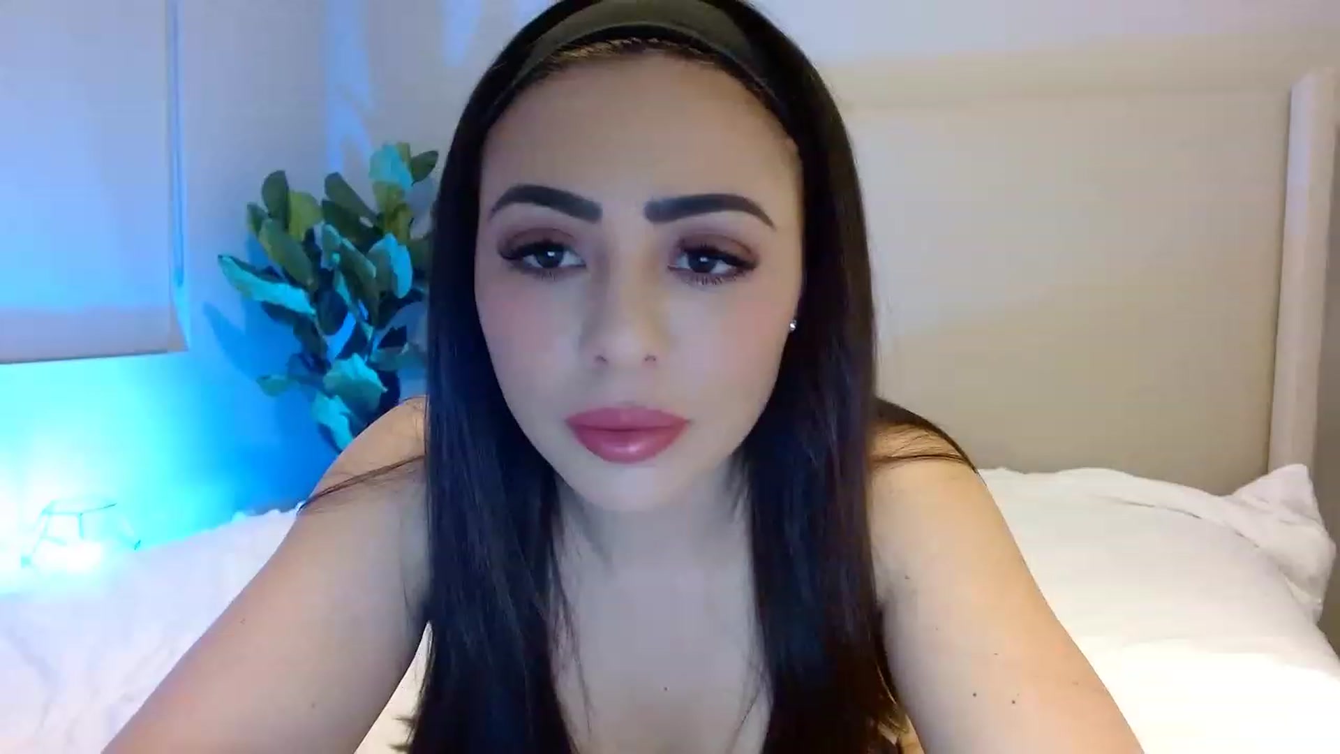 Gallery image thumbnail from Oliviabankss's myfreecams stream on, 02/08/2023, 02:37 image 8 of 20