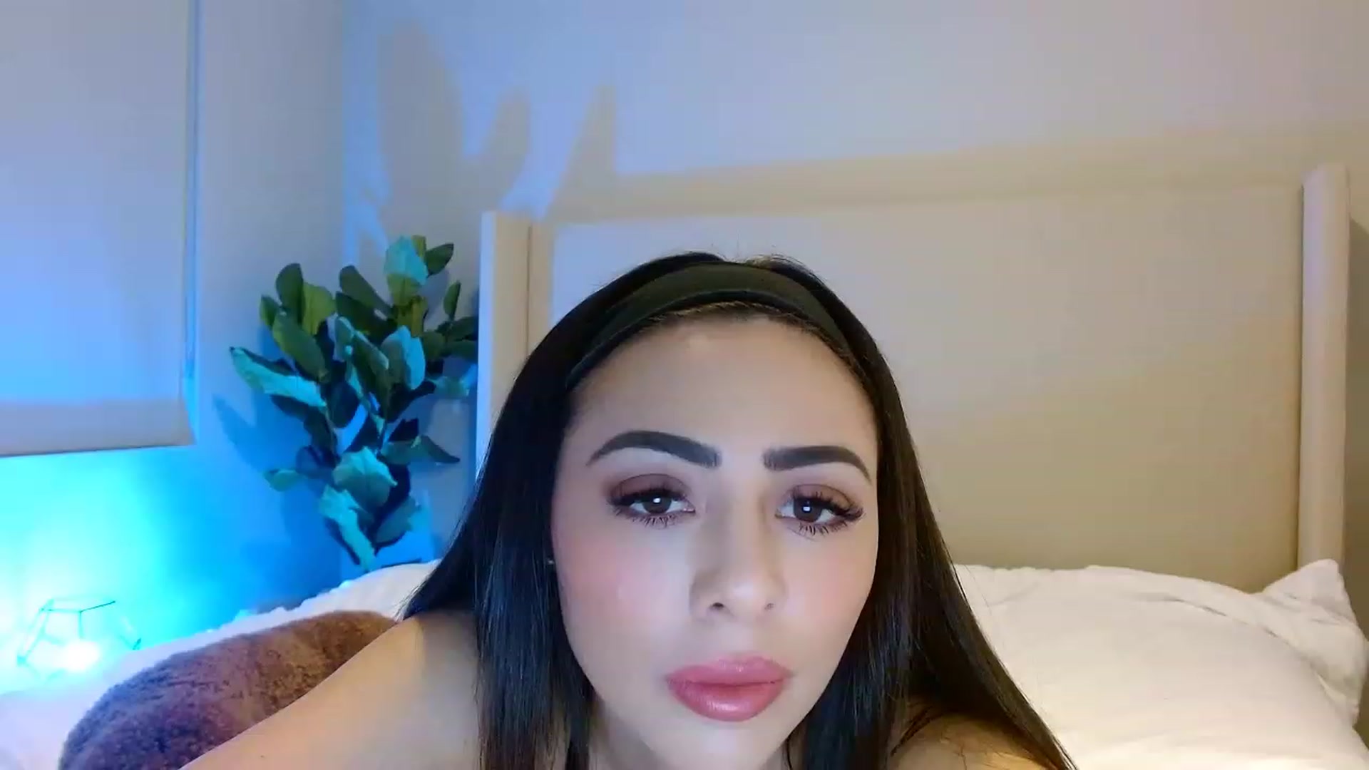 Gallery image thumbnail from Oliviabankss's myfreecams stream on, 02/08/2023, 02:37 image 14 of 20
