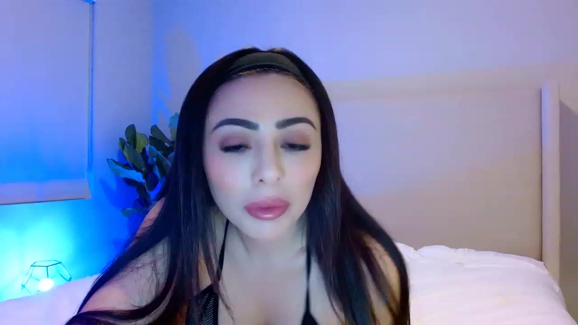 Gallery image thumbnail from Oliviabankss's myfreecams stream on, 02/08/2023, 04:49 image 5 of 20