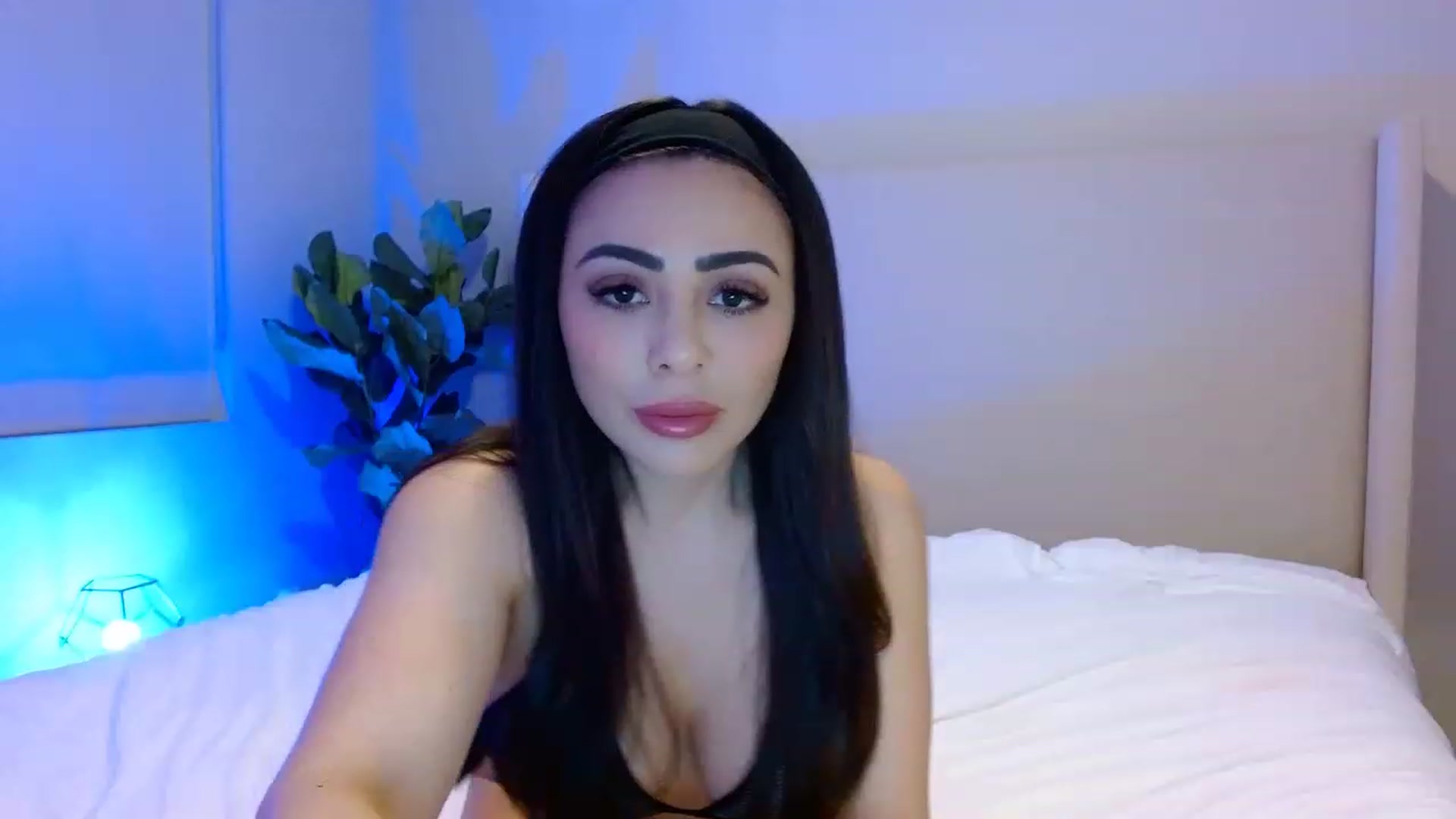 Gallery image thumbnail from Oliviabankss's myfreecams stream on, 02/08/2023, 04:49 image 7 of 20