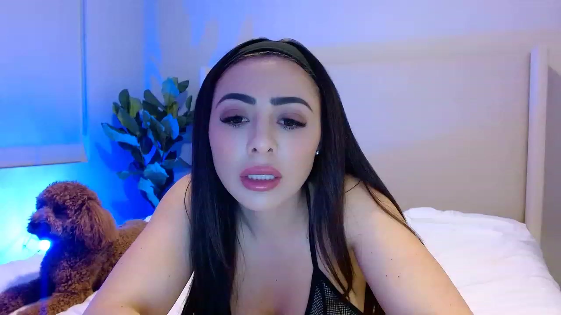Gallery image thumbnail from Oliviabankss's myfreecams stream on, 02/08/2023, 04:49 image 16 of 20