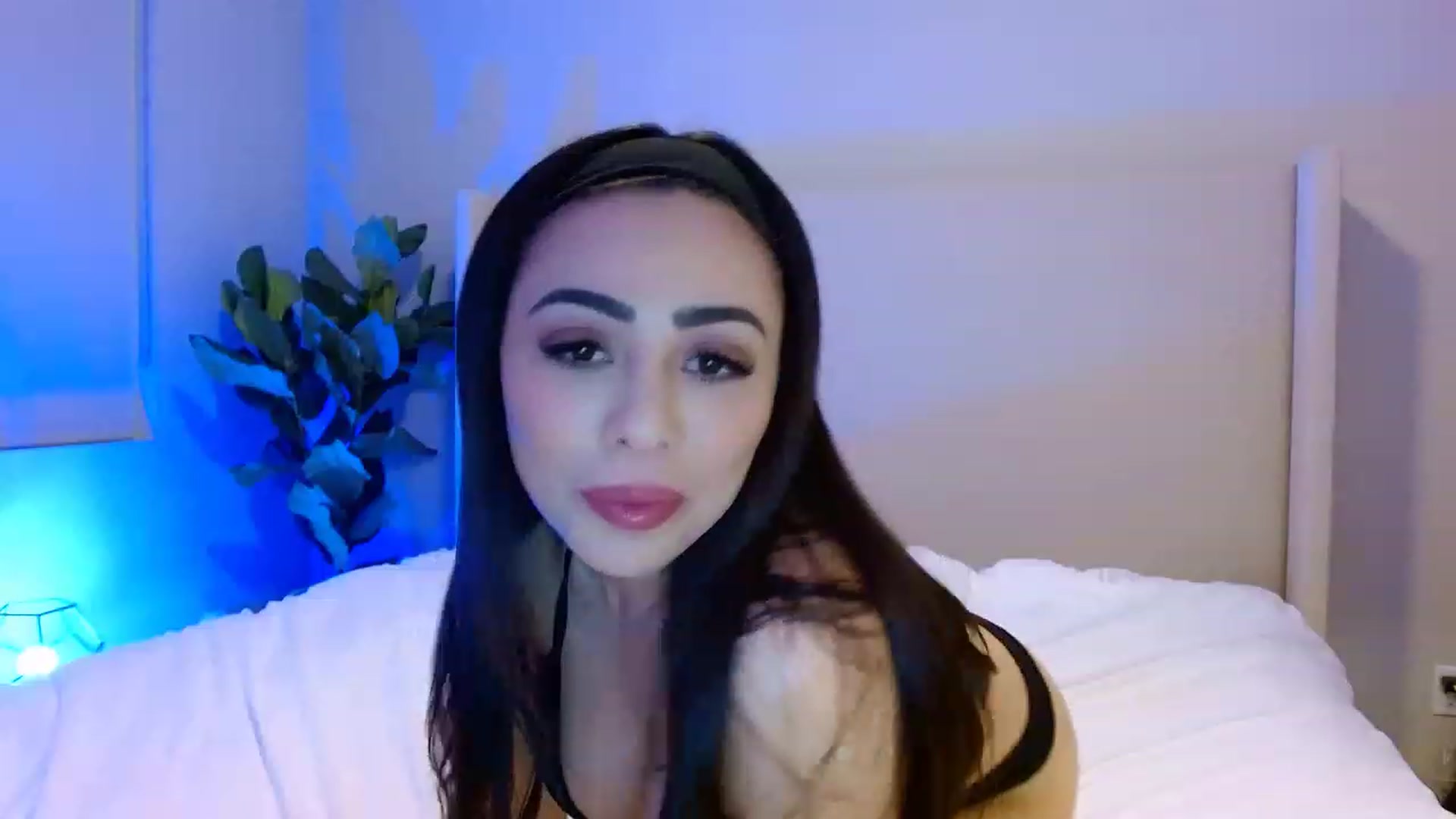 Gallery image thumbnail from Oliviabankss's myfreecams stream on, 02/08/2023, 05:52 image 12 of 20