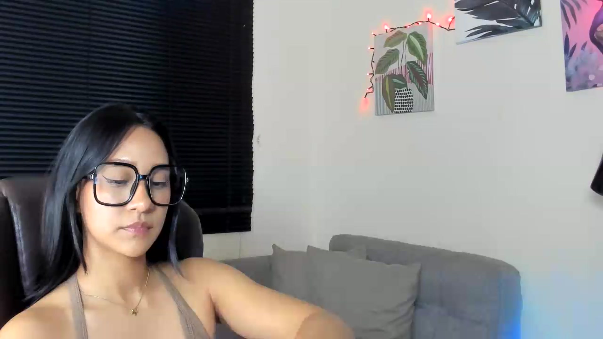 Gallery image thumbnail from Olivialoft's myfreecams stream on, 07/05/2026, 08:49 image 6 of 20