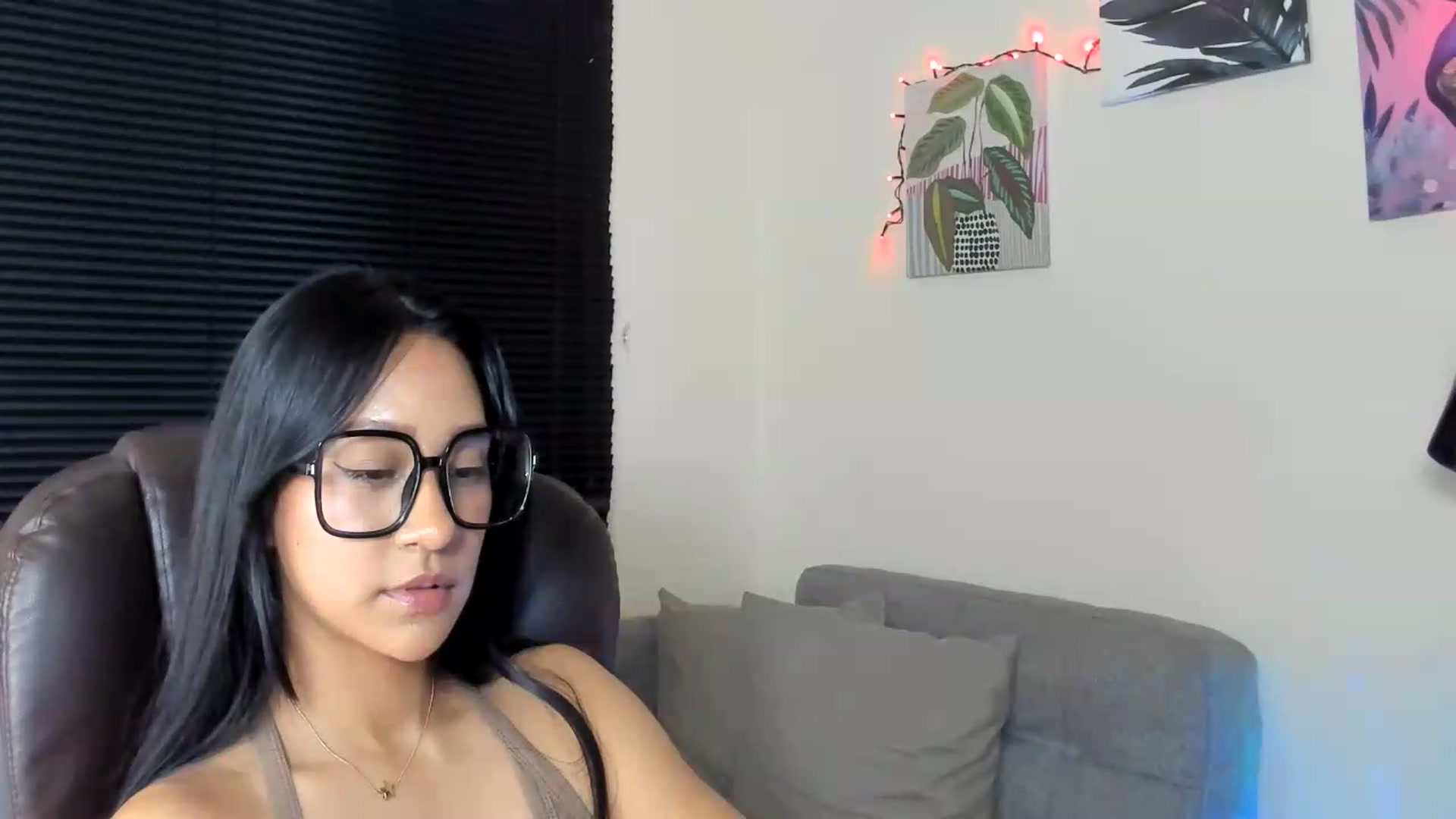 Gallery image thumbnail from Olivialoft's myfreecams stream on, 07/05/2026, 08:49 image 16 of 20