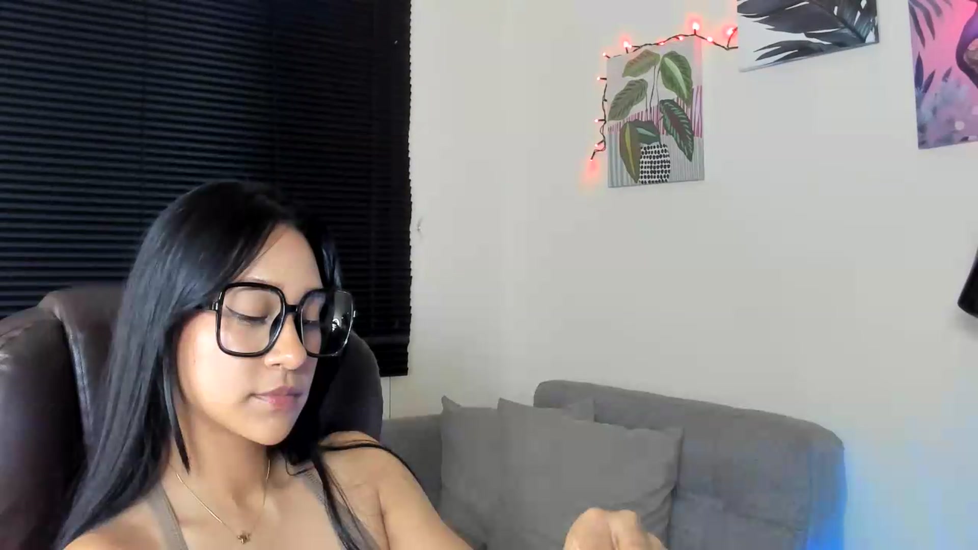 Gallery image thumbnail from Olivialoft's myfreecams stream on, 07/05/2026, 08:49 image 15 of 20