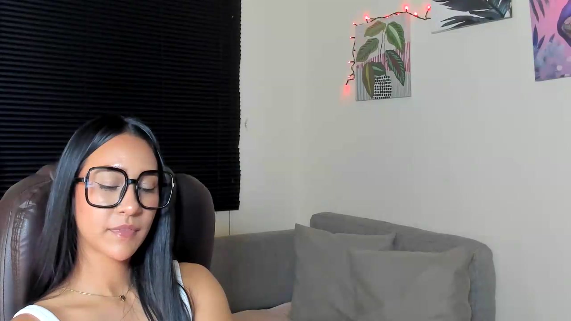 Gallery image thumbnail from Olivialoft's myfreecams stream on, 07/19/2026, 08:44 image 7 of 20