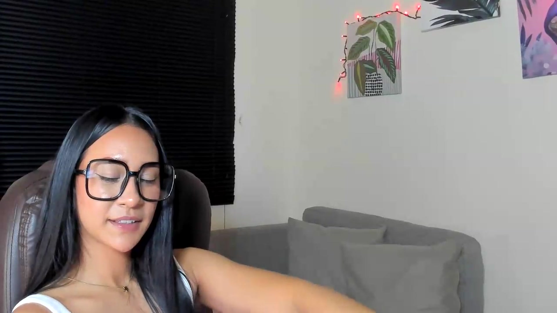 Gallery image thumbnail from Olivialoft's myfreecams stream on, 07/19/2026, 08:44 image 2 of 20